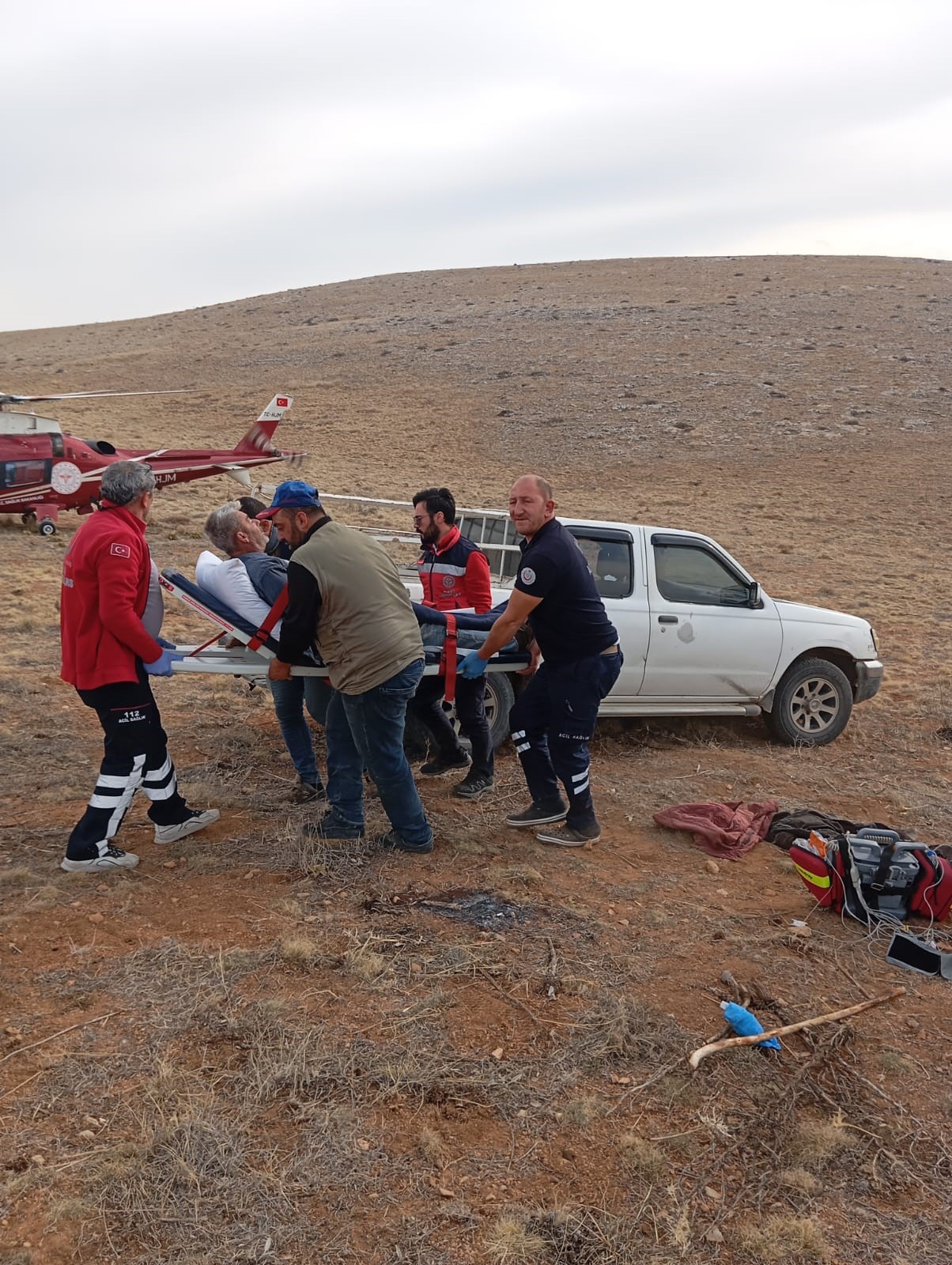 Dağ Başında Zamana Karşı Yarış Kalp Krizi Geçiren Çoban Helikopterle Kurtarıldı (2)