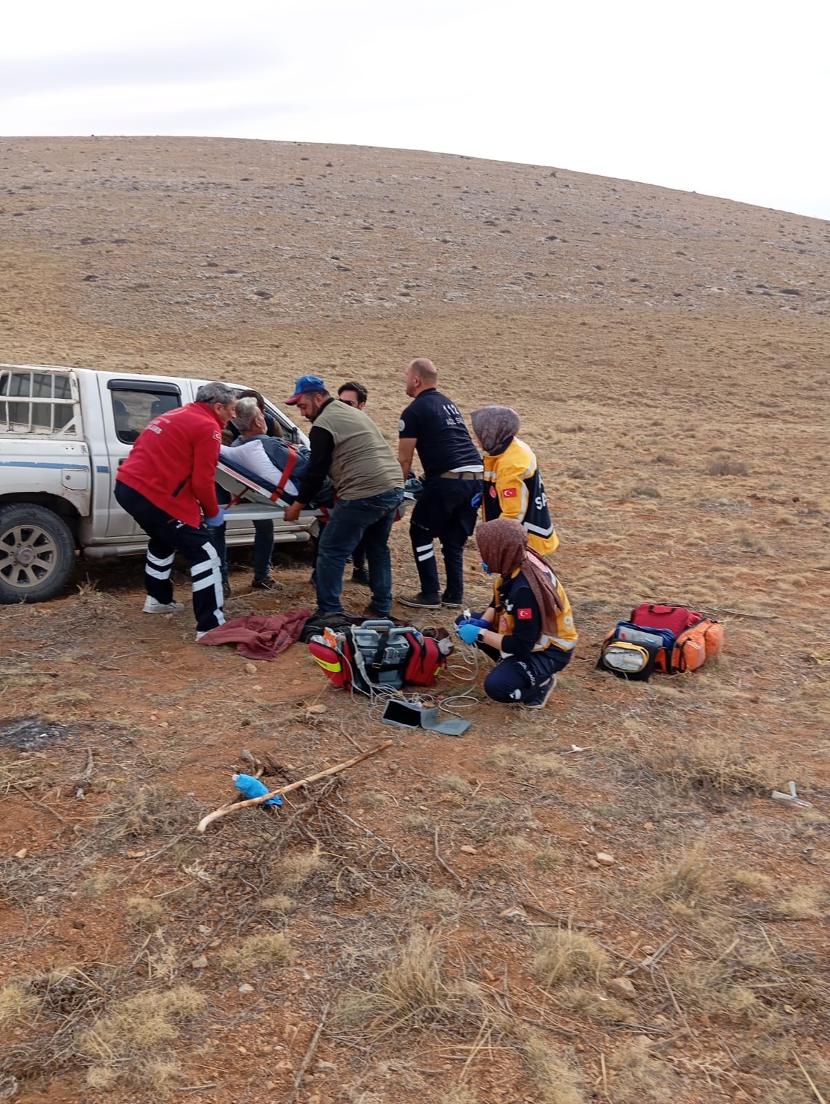 Dağ Başında Zamana Karşı Yarış Kalp Krizi Geçiren Çoban Helikopterle Kurtarıldı (4)