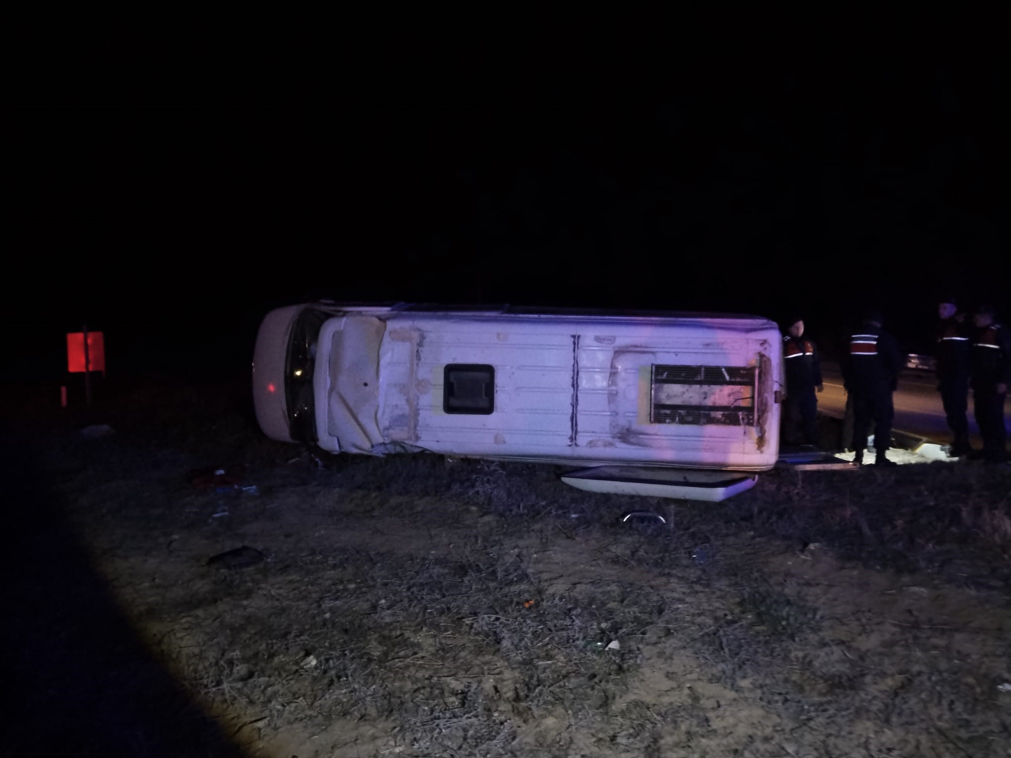 Dehşet Anı! Minibüs Devrildi, Otobüs Yoldan Çıktı 1 Ölü, 13 Yaralı (17)