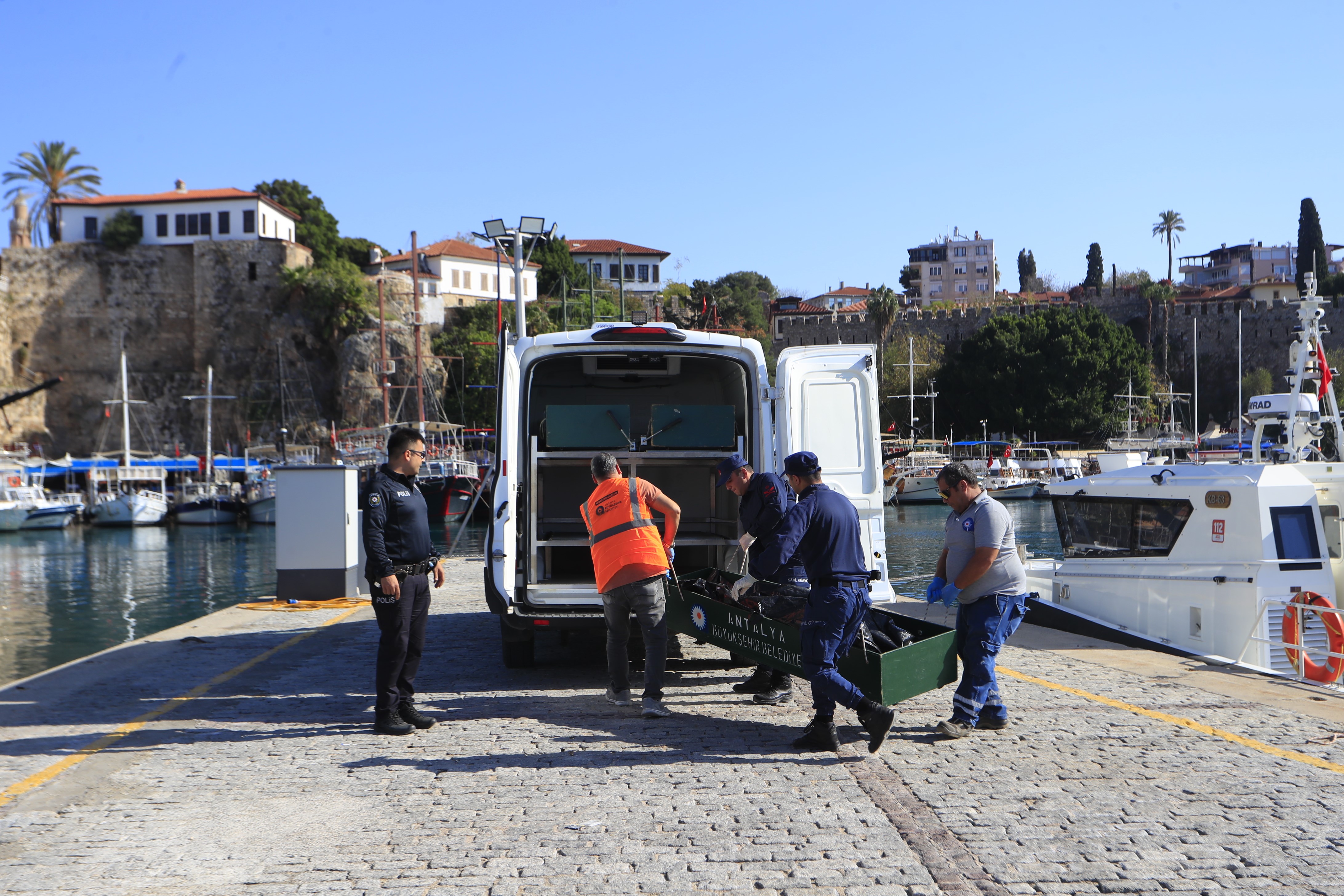 Denizden Gelen Acı Haber Kimliği Belirsiz Genç Kız Cesedi Bulundu (2)