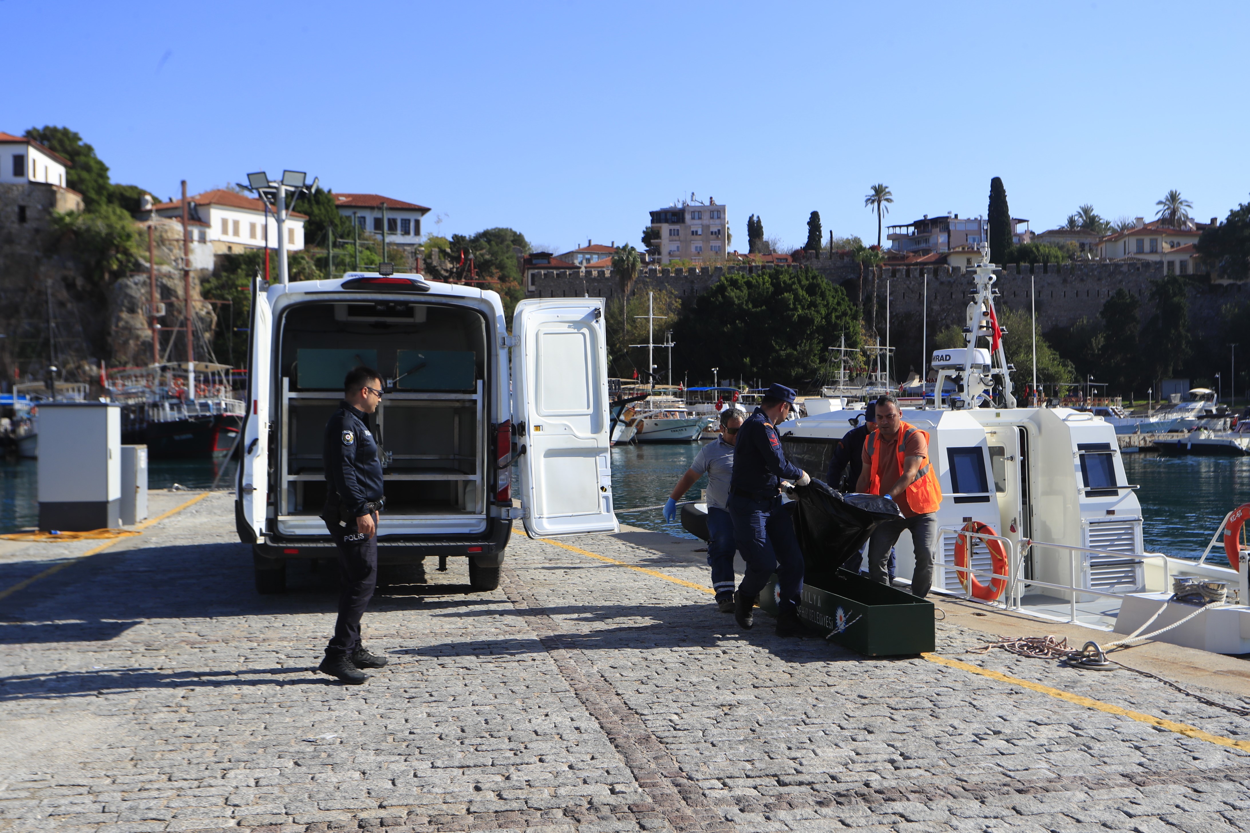 Denizden Gelen Acı Haber Kimliği Belirsiz Genç Kız Cesedi Bulundu (3)