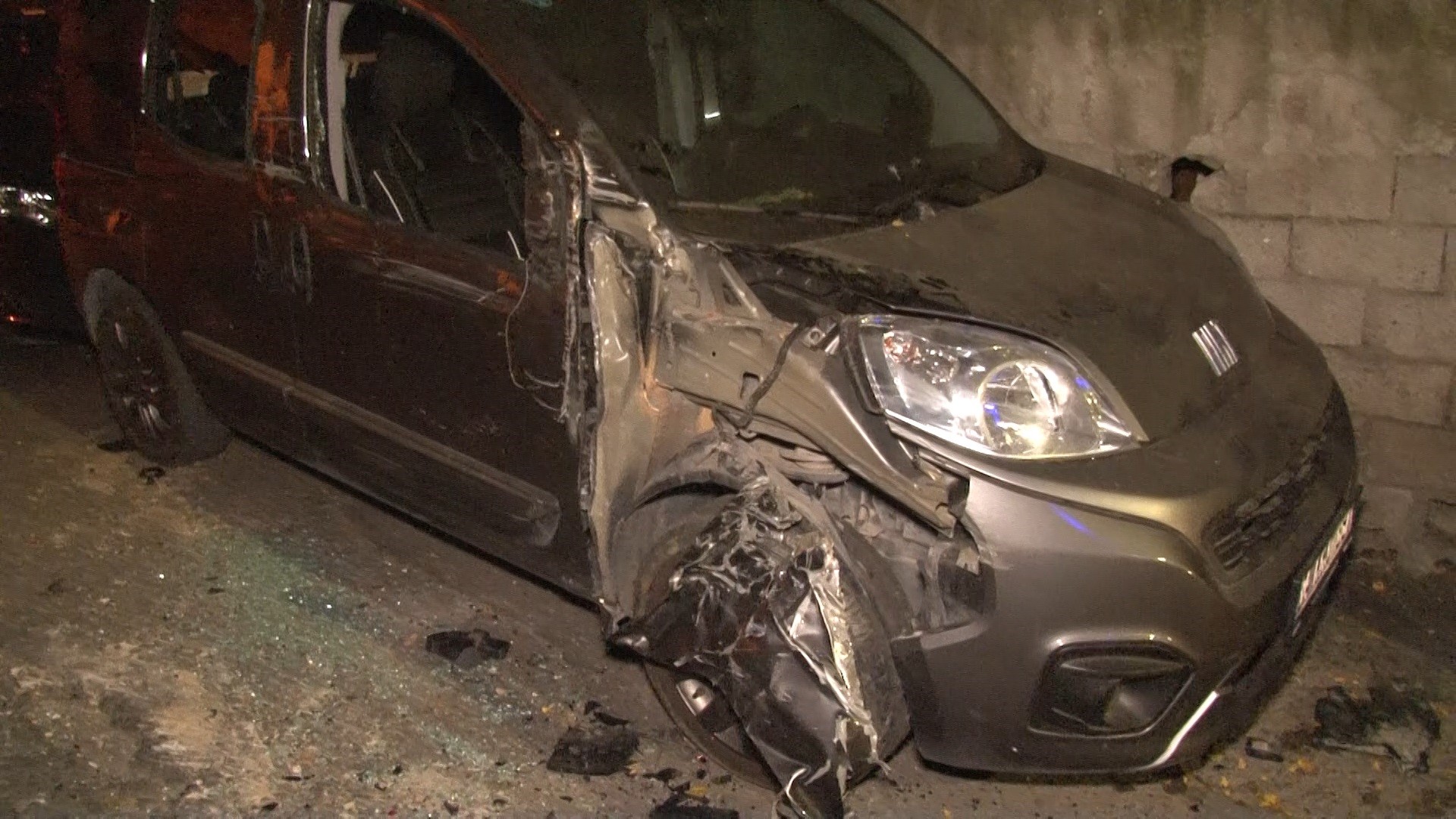 Deprem Oldu Sandik Mahalle Ayaga Kalkti Alkollu Surucu Vincle Binalara Carpti (3)