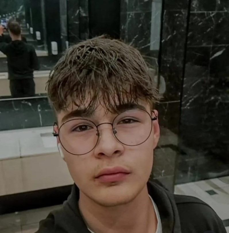 Direksiyon Hakimiyetini Kaybetti, Araç Ikiye Bölündü 2 Genç Öldü (2)