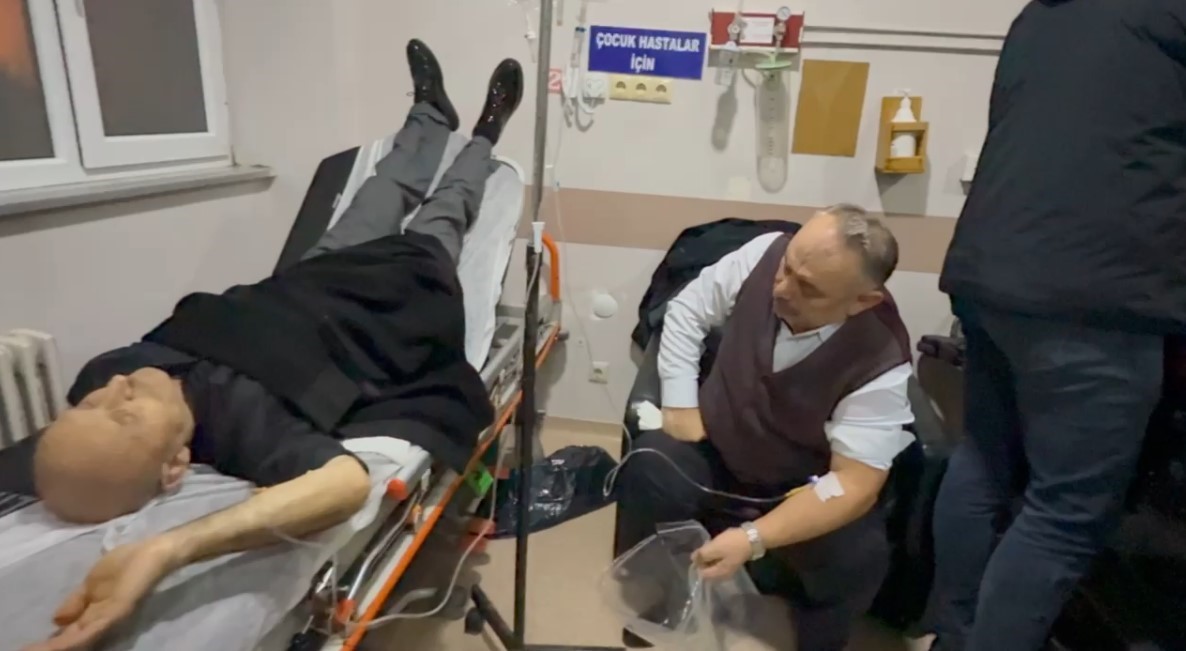 Düğün Yemeğinden Sonra Peş Peşe Fenalaştılar Onlarca Davetli Zehirlenme Şüphesiyle Hastaneye Kaldırıldı (2)