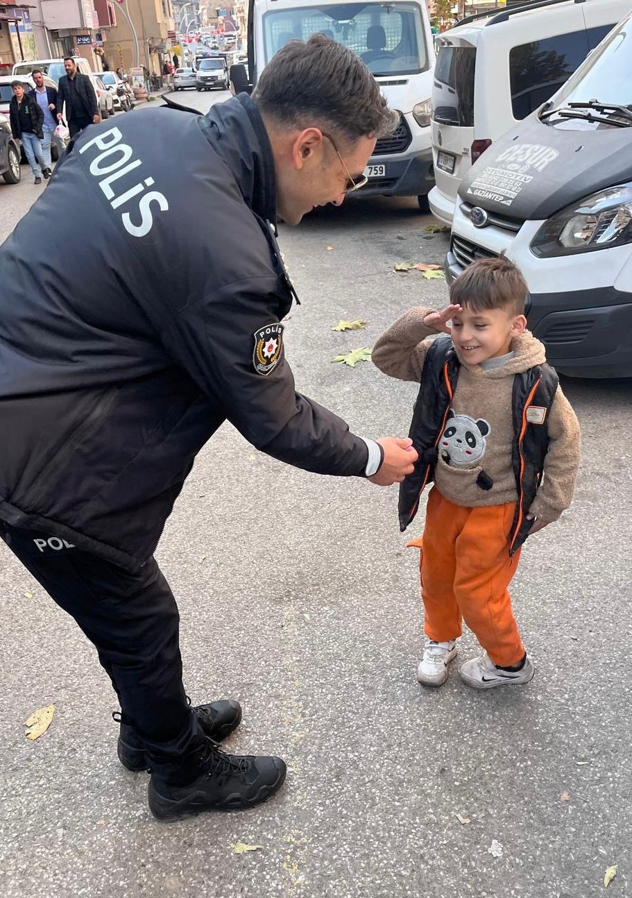 Duygulandiran An Kucuk Cocugun Asker Selami Sosyal Medyayi Salladi 01