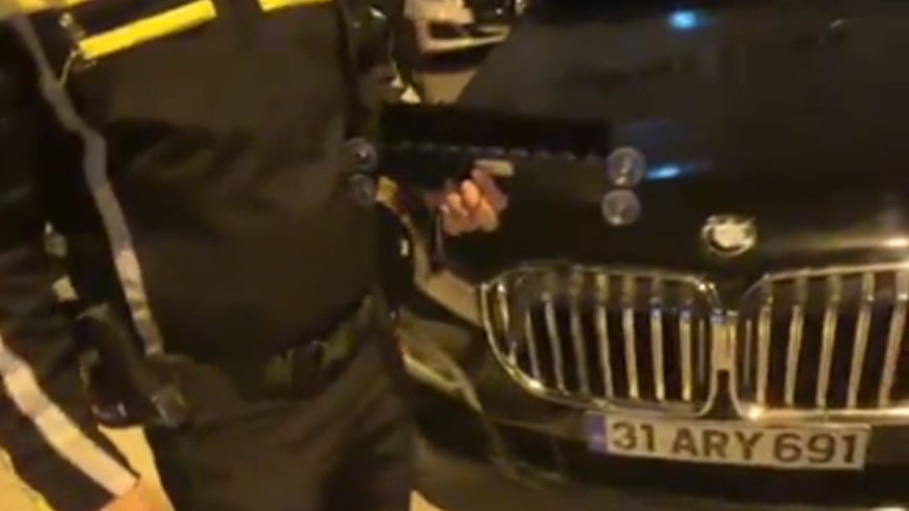 Ehliyeti 2043’E Kadar Alınan Sürücü Çakarla Yakalandı! 316 Bin Tl Ceza Yağdı (2)