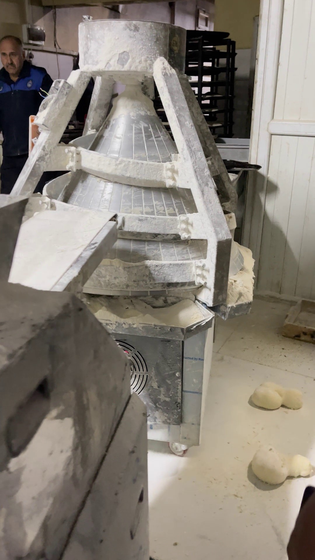 Ekmek Firininda Bocek Istilasi Zabita Saymakla Bitiremedi (4)