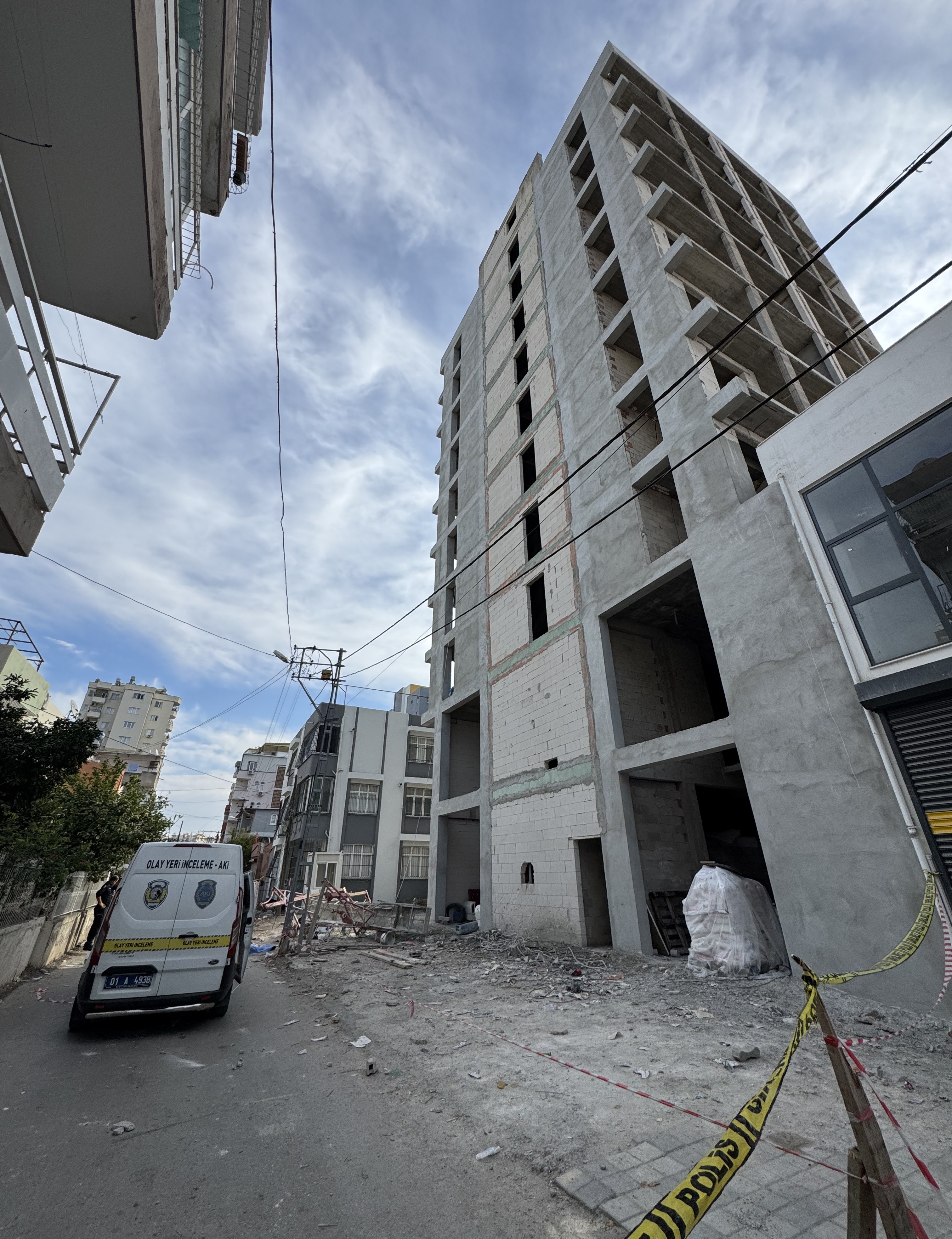 Ekmek Mücadelesi Faciayla Bitti! Sıva Yaparken Iskele Çöktü 1 Ölü, 1 Ağır Yaralı (2)