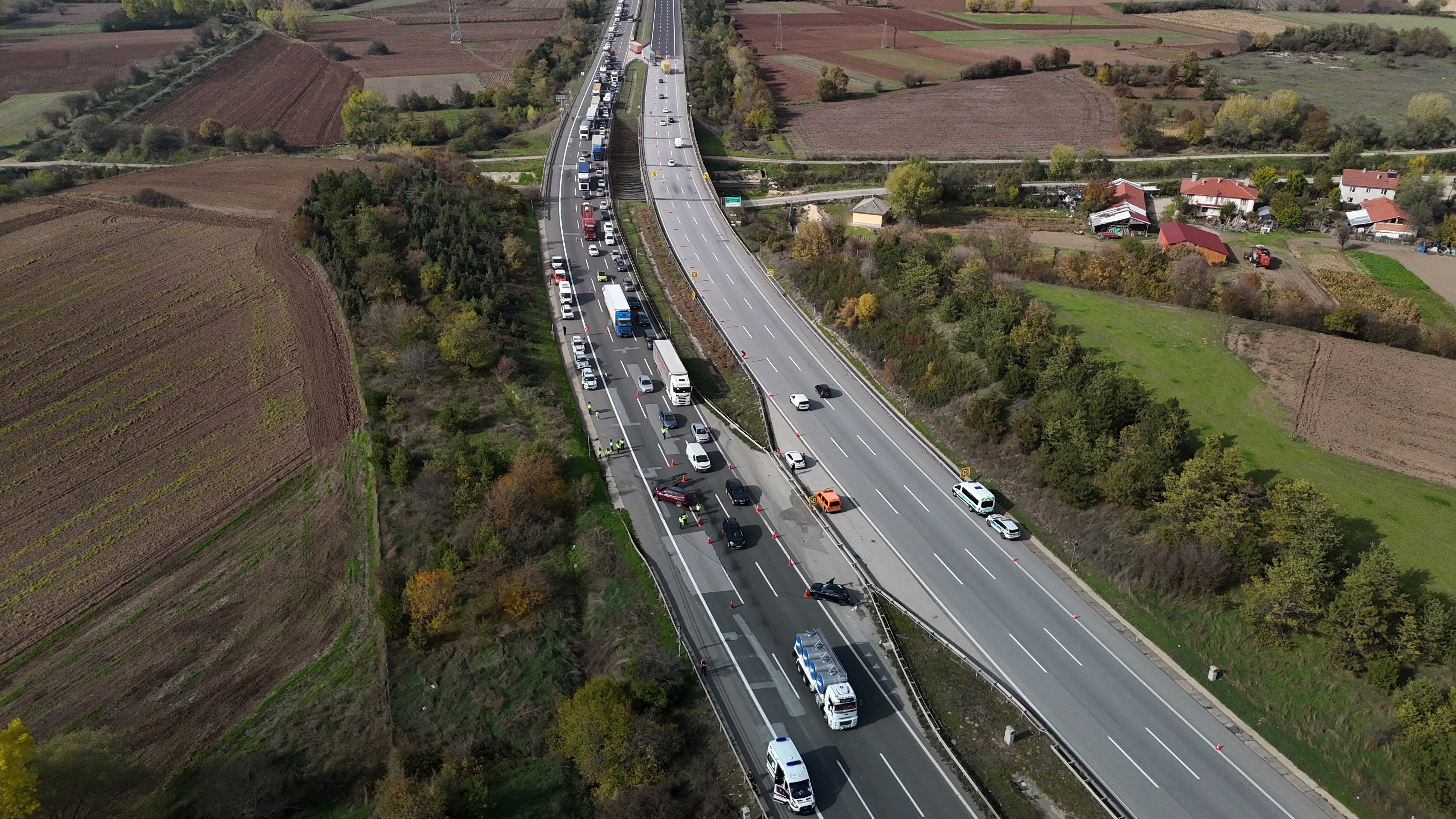 Emniyet Şeridindeki Otomobile Cip Çarptı 9 Yaşındaki Çocuk Hayatını Kaybetti, 4 Yaralı (2)