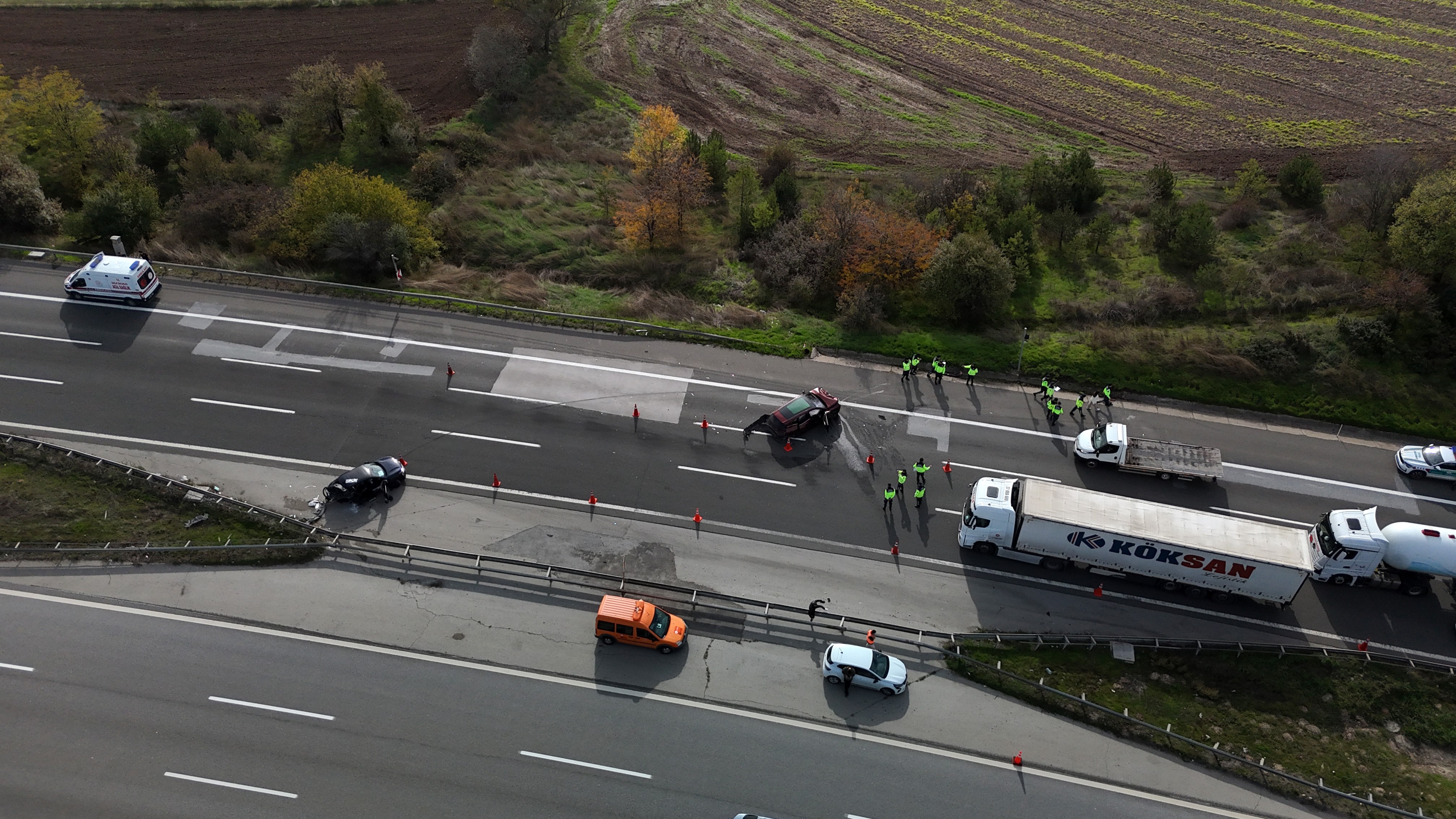 Emniyet Şeridindeki Otomobile Cip Çarptı 9 Yaşındaki Çocuk Hayatını Kaybetti, 4 Yaralı (3)