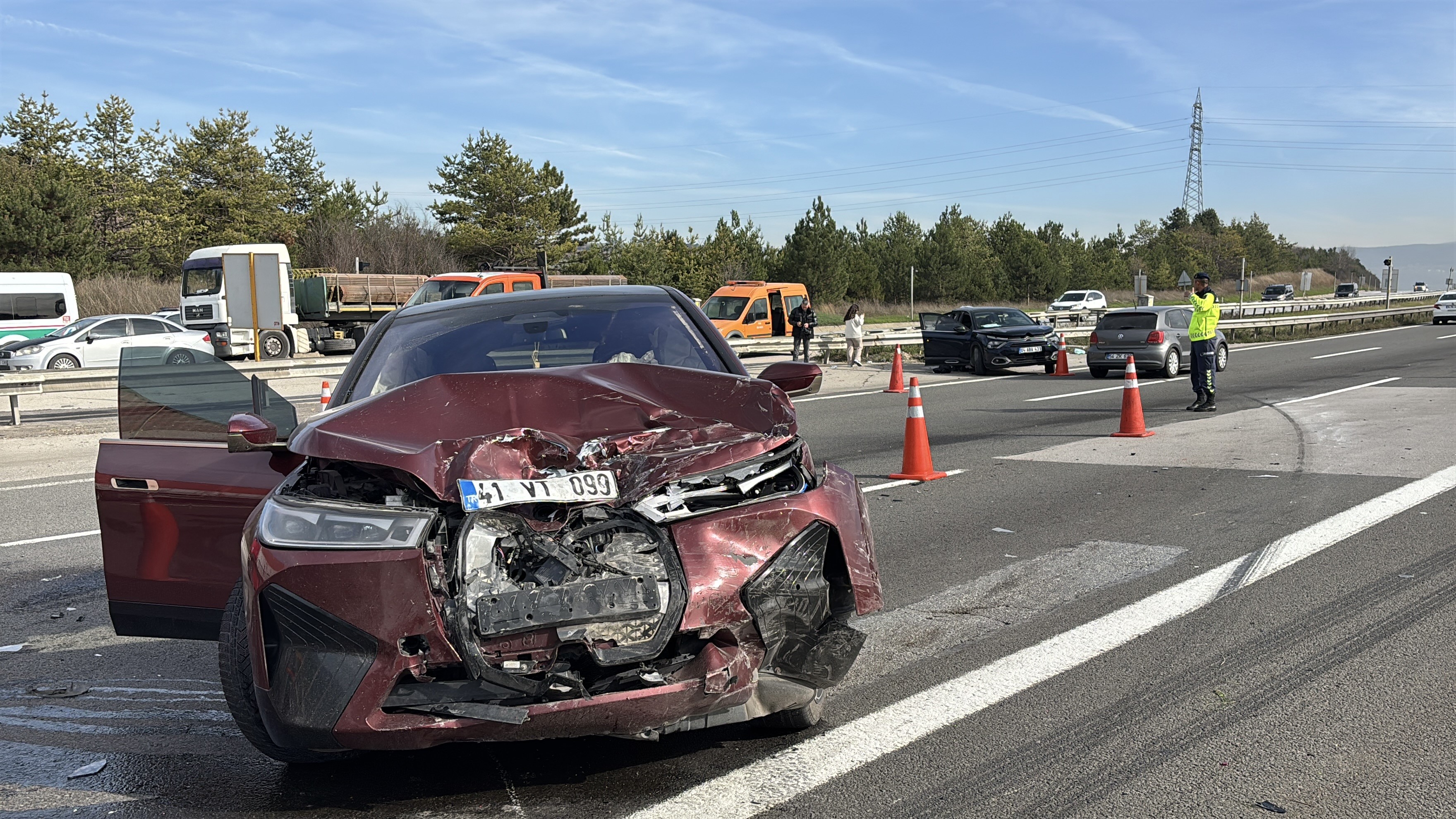 Emniyet Şeridindeki Otomobile Cip Çarptı 9 Yaşındaki Çocuk Hayatını Kaybetti, 4 Yaralı (5)