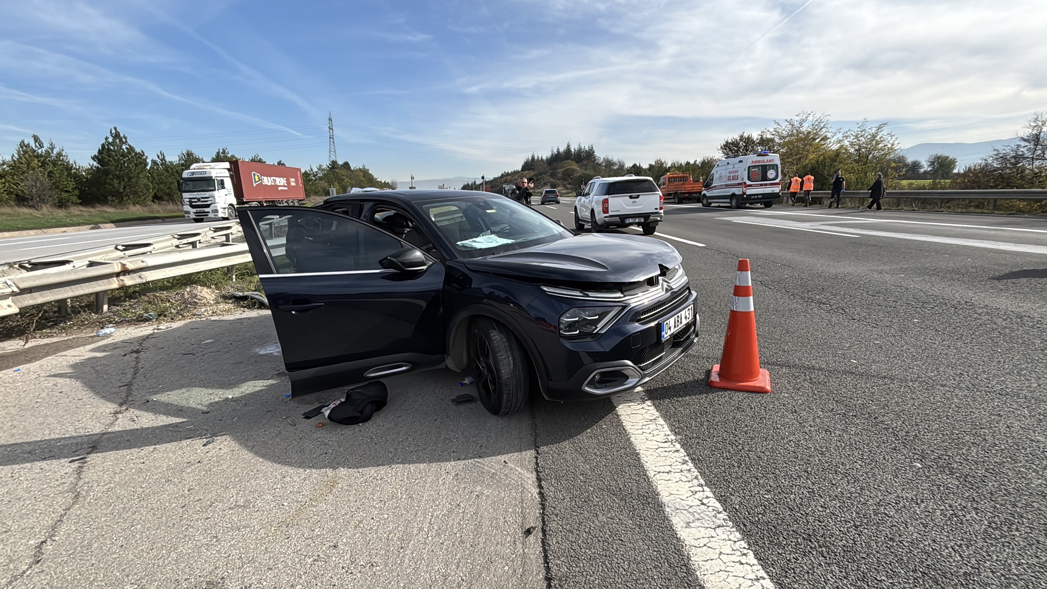 Emniyet Şeridindeki Otomobile Cip Çarptı 9 Yaşındaki Çocuk Hayatını Kaybetti, 4 Yaralı (7)