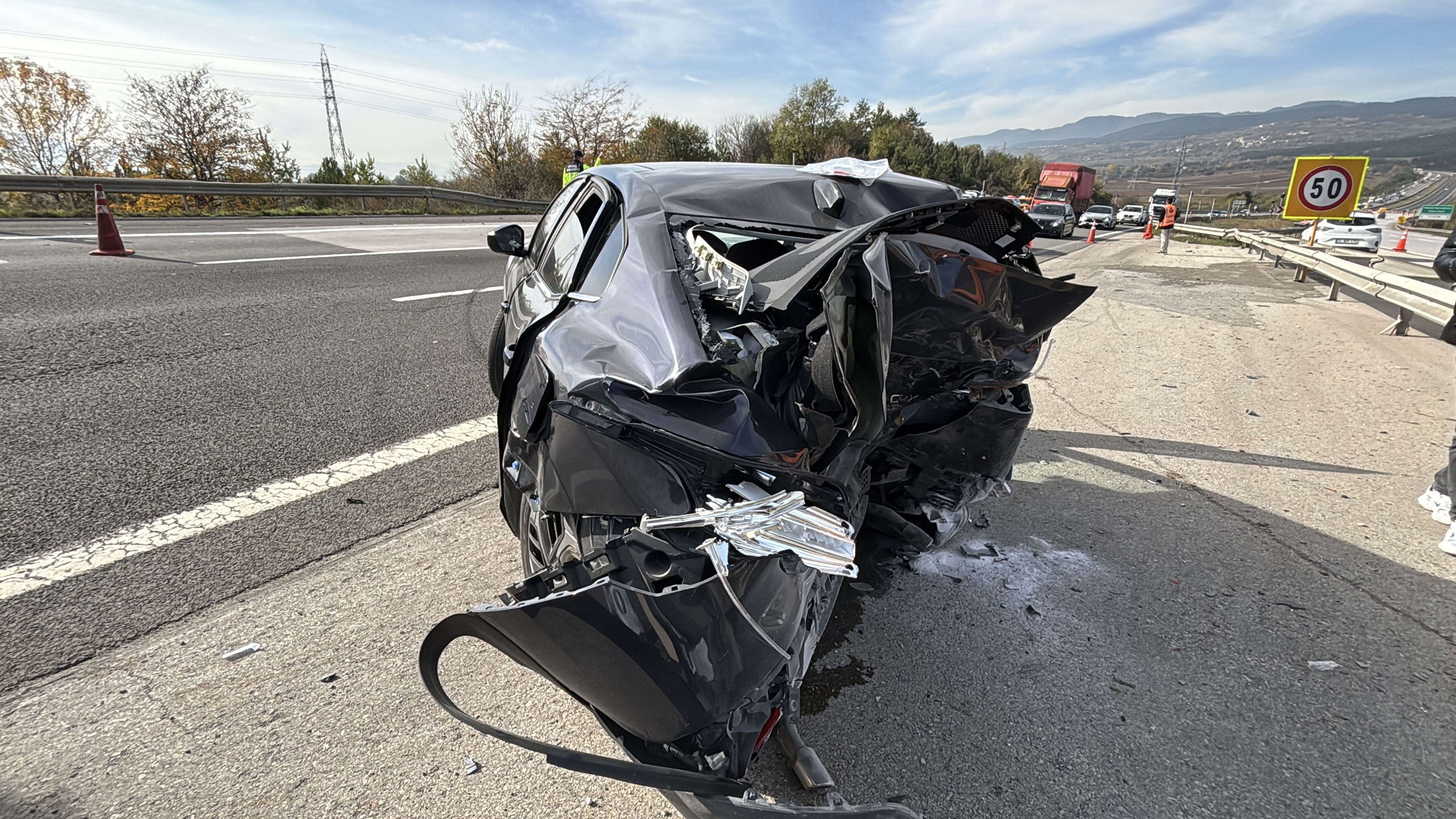 Emniyet Şeridindeki Otomobile Cip Çarptı 9 Yaşındaki Çocuk Hayatını Kaybetti, 4 Yaralı (8)