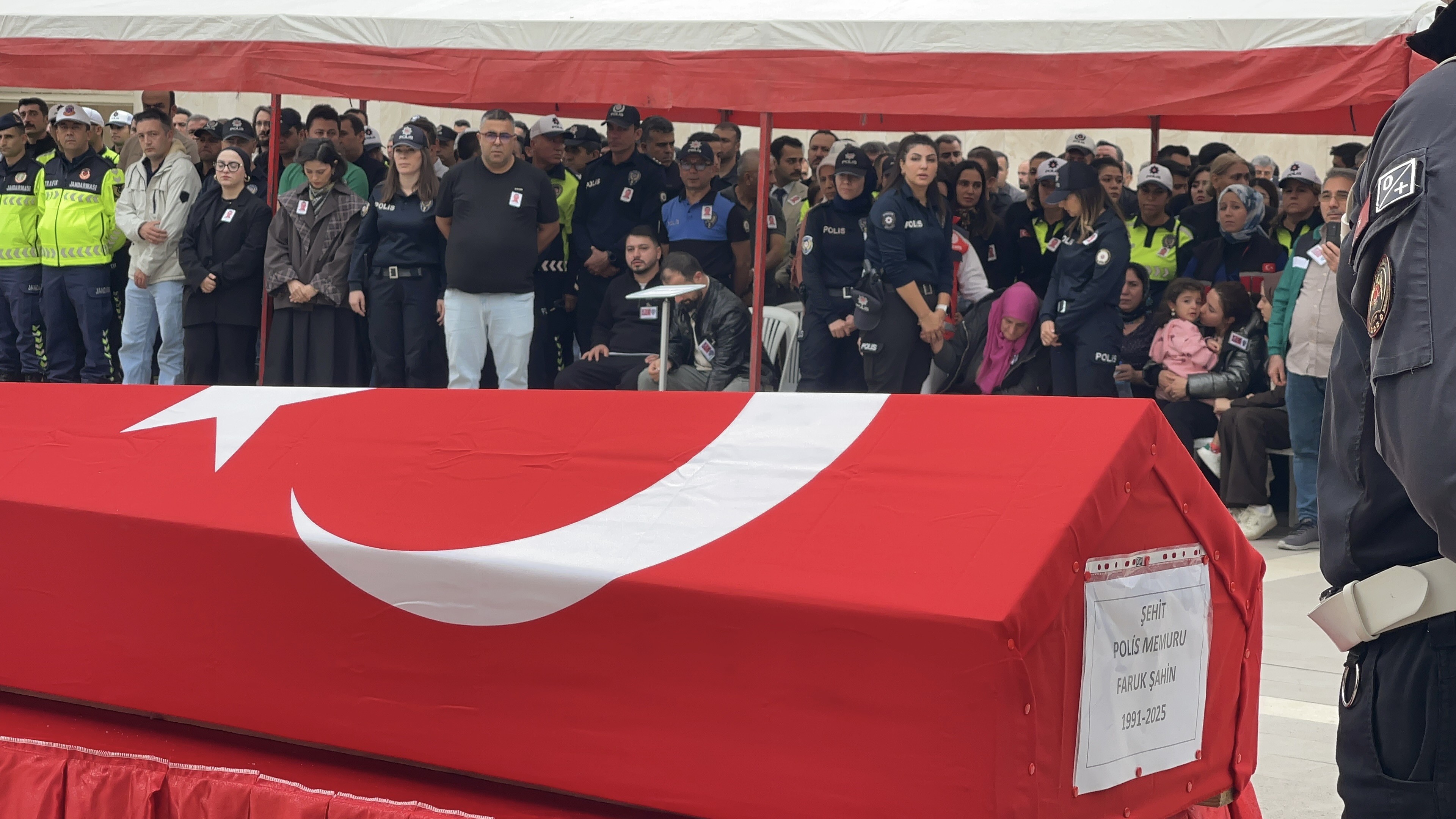 Emniyet Teşkilatında Yas Genç Polis Görev Başında Şehit Oldu (7)