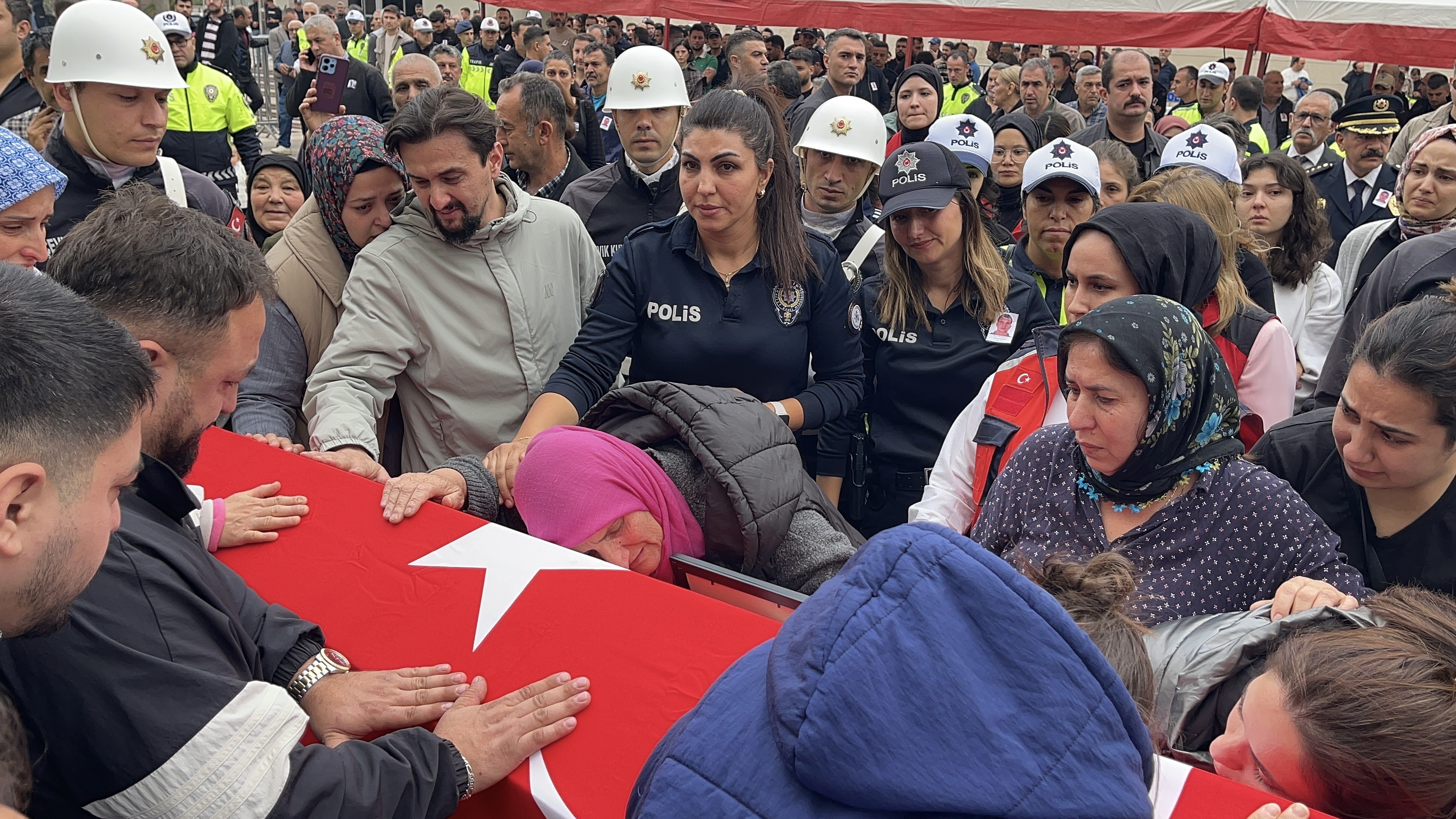 Emniyet Teşkilatında Yas Genç Polis Görev Başında Şehit Oldu (8)