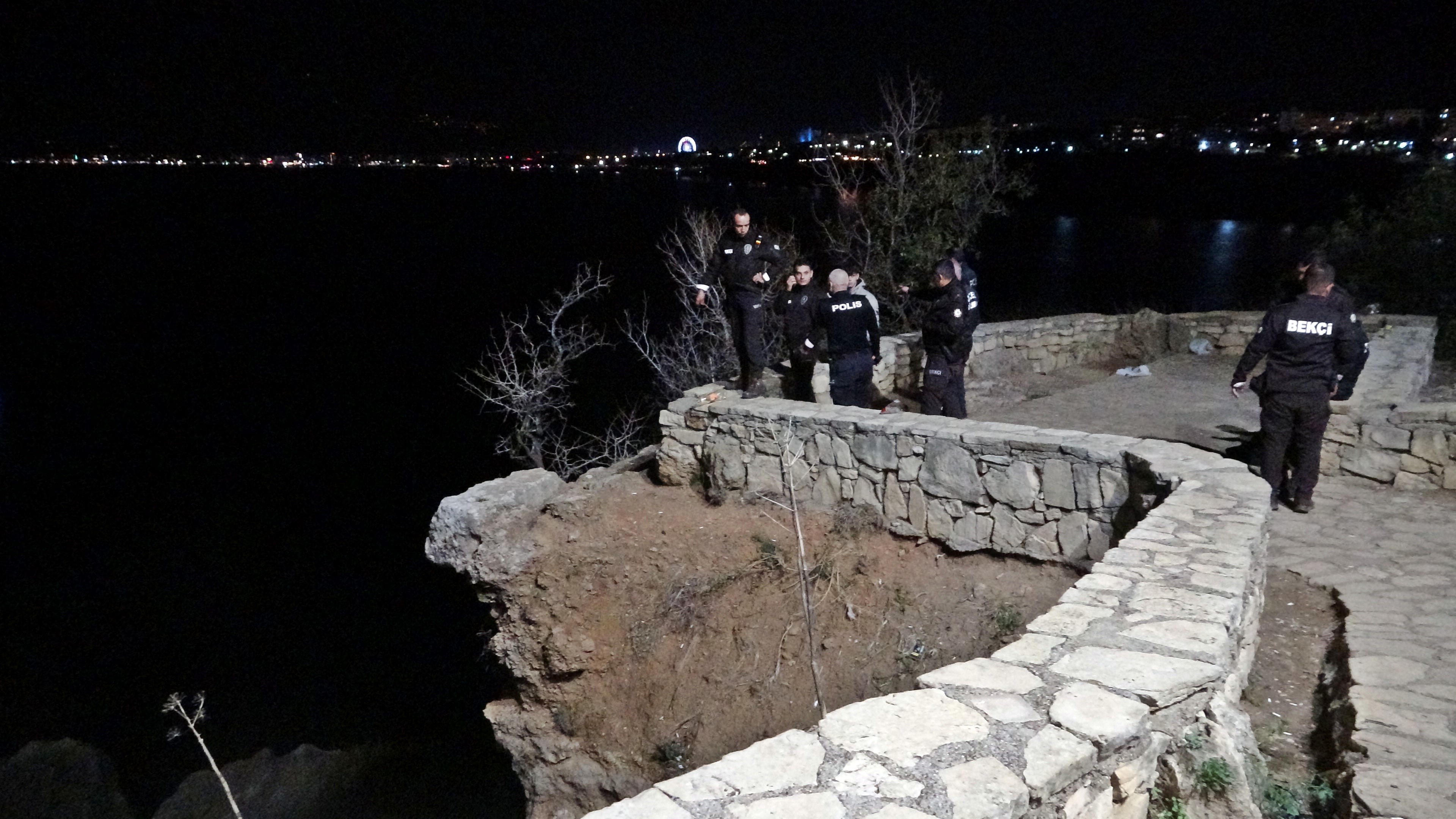 Falezlerde Yürek Yakan Anlar “Ailemin Bir Suçu Yok” Deyip Atladı (10)