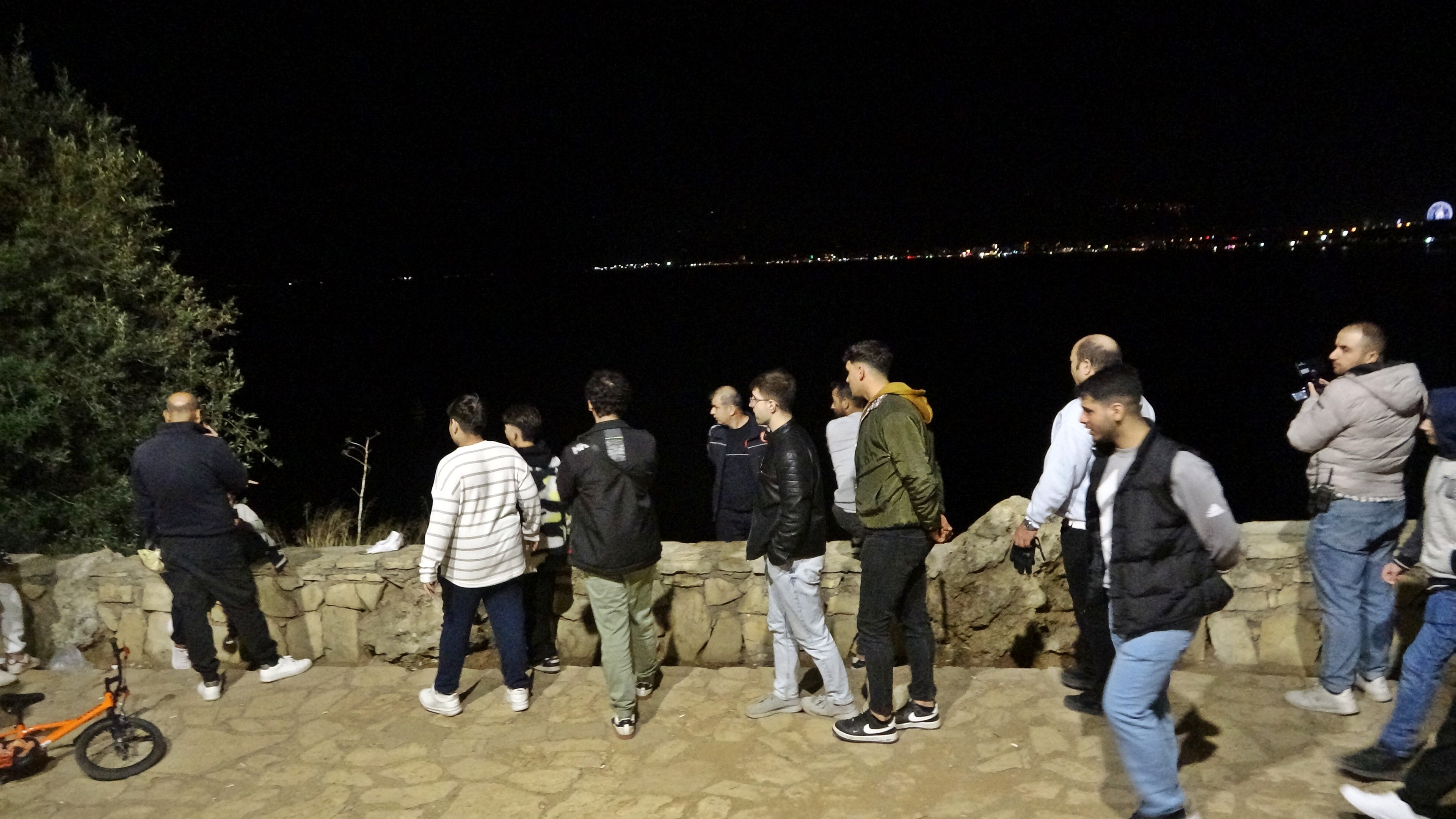 Falezlerde Yürek Yakan Anlar “Ailemin Bir Suçu Yok” Deyip Atladı (3)