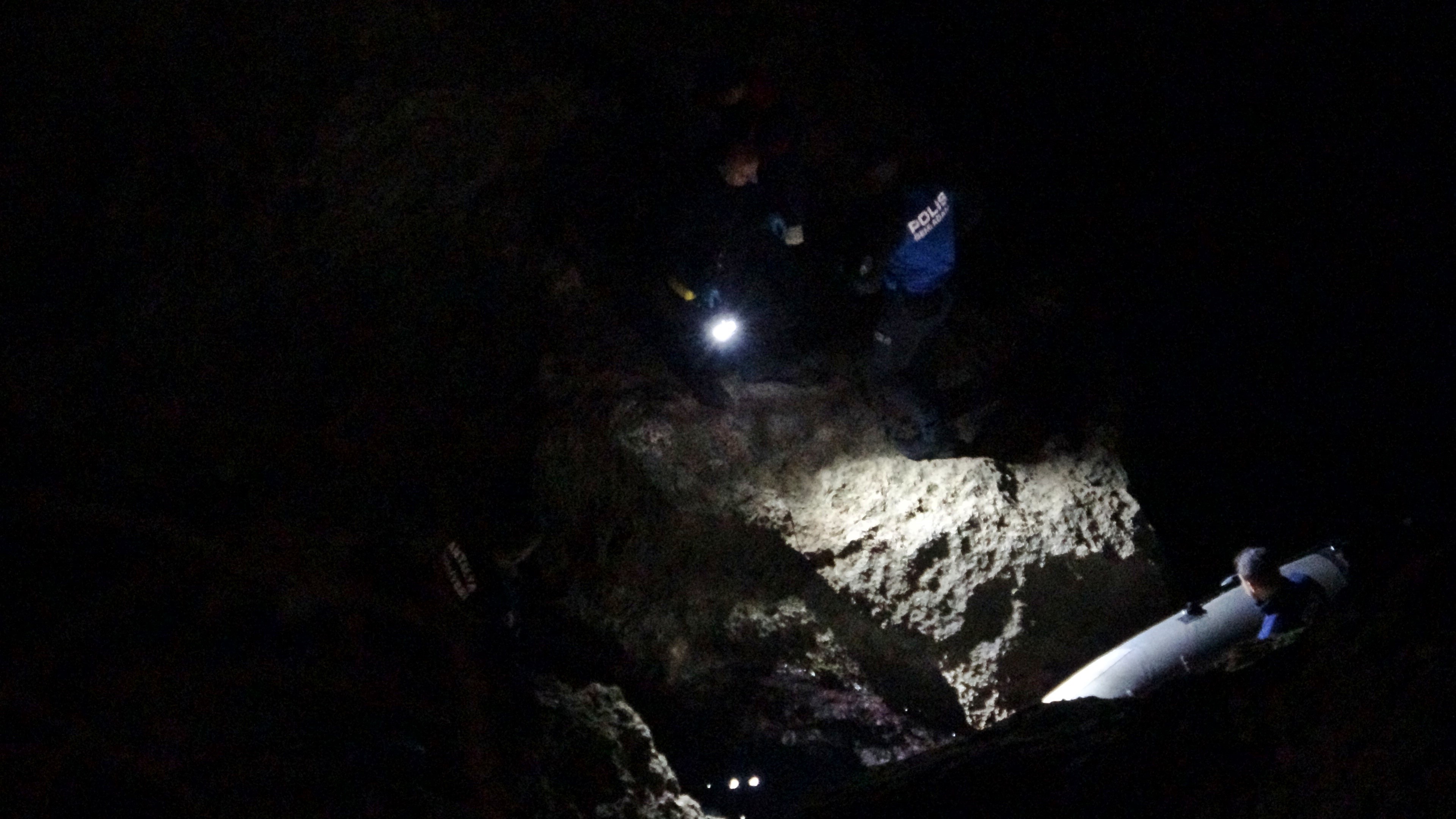 Falezlerde Yürek Yakan Anlar “Ailemin Bir Suçu Yok” Deyip Atladı (6)