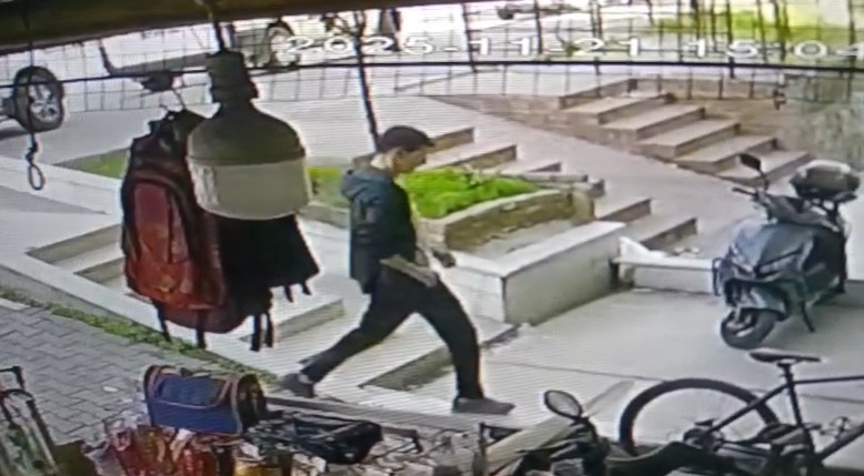 Film Gibi Hırsızlık Yürüyerek Girdi, Bisiklet Ve Servetle Çıktı! (12)