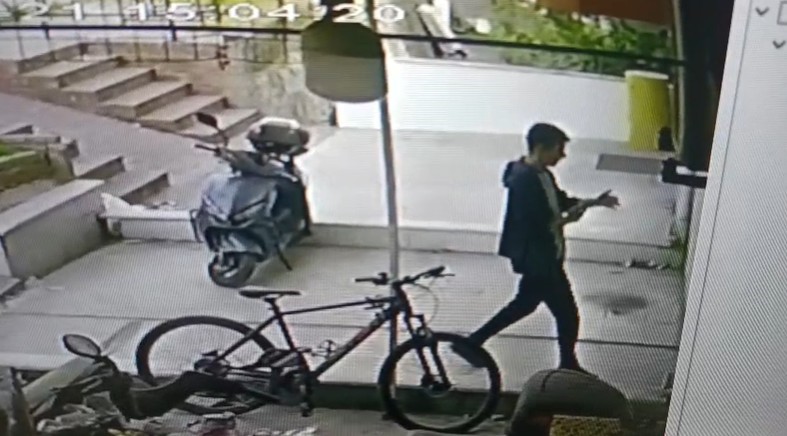 Film Gibi Hırsızlık Yürüyerek Girdi, Bisiklet Ve Servetle Çıktı! (6)