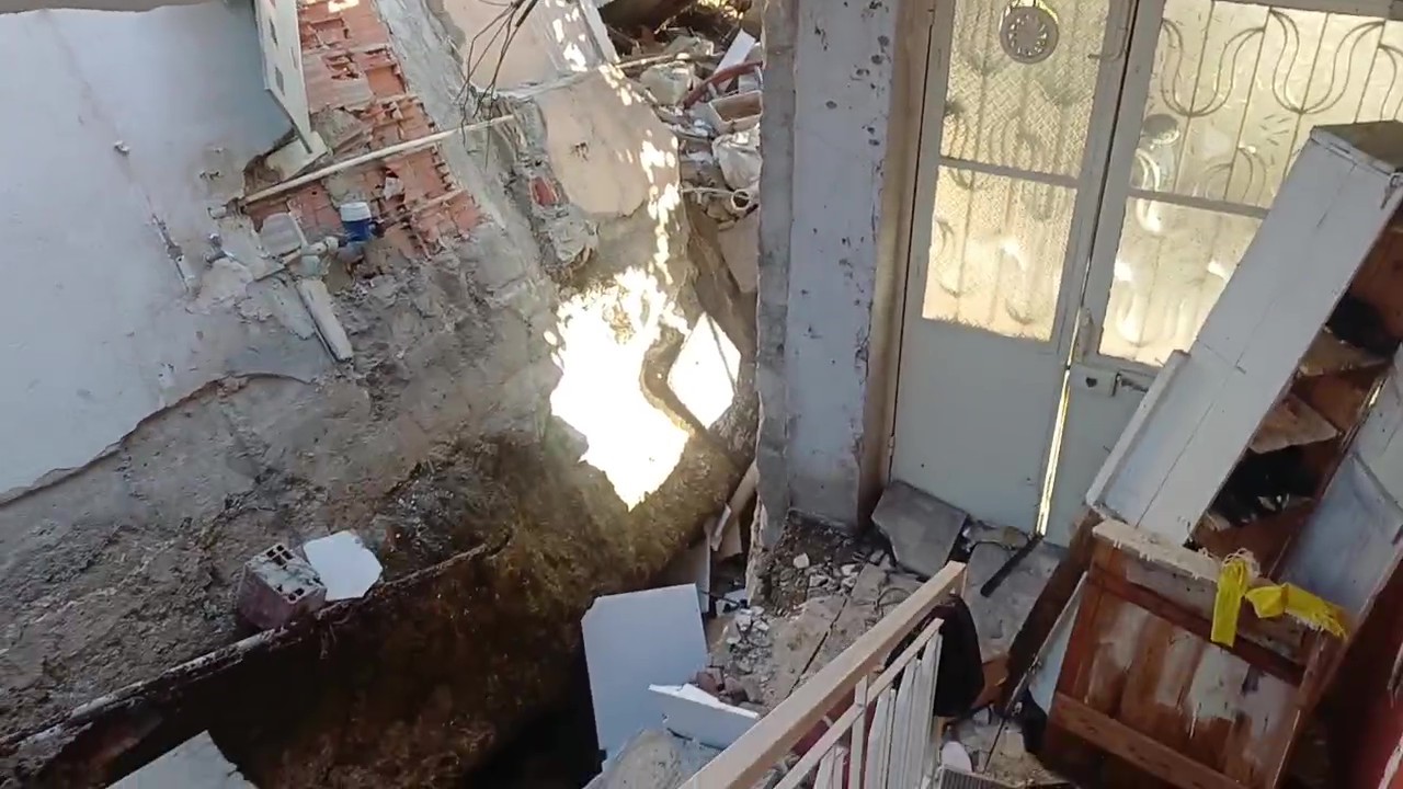 Gebzede Faciaya Ramak Kala Yan Apartman Saniyelerle Kurtuldu Bir Aile Topragin Altinda (5)