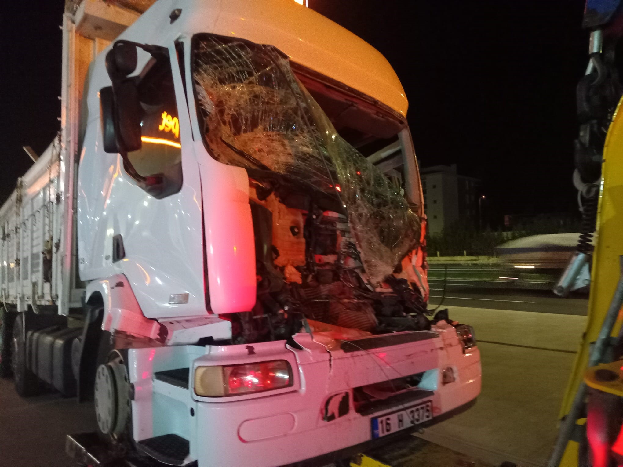 Gece Yarısı Feci Çarpışma Kamyon Şoföründen Acı Haber (2)