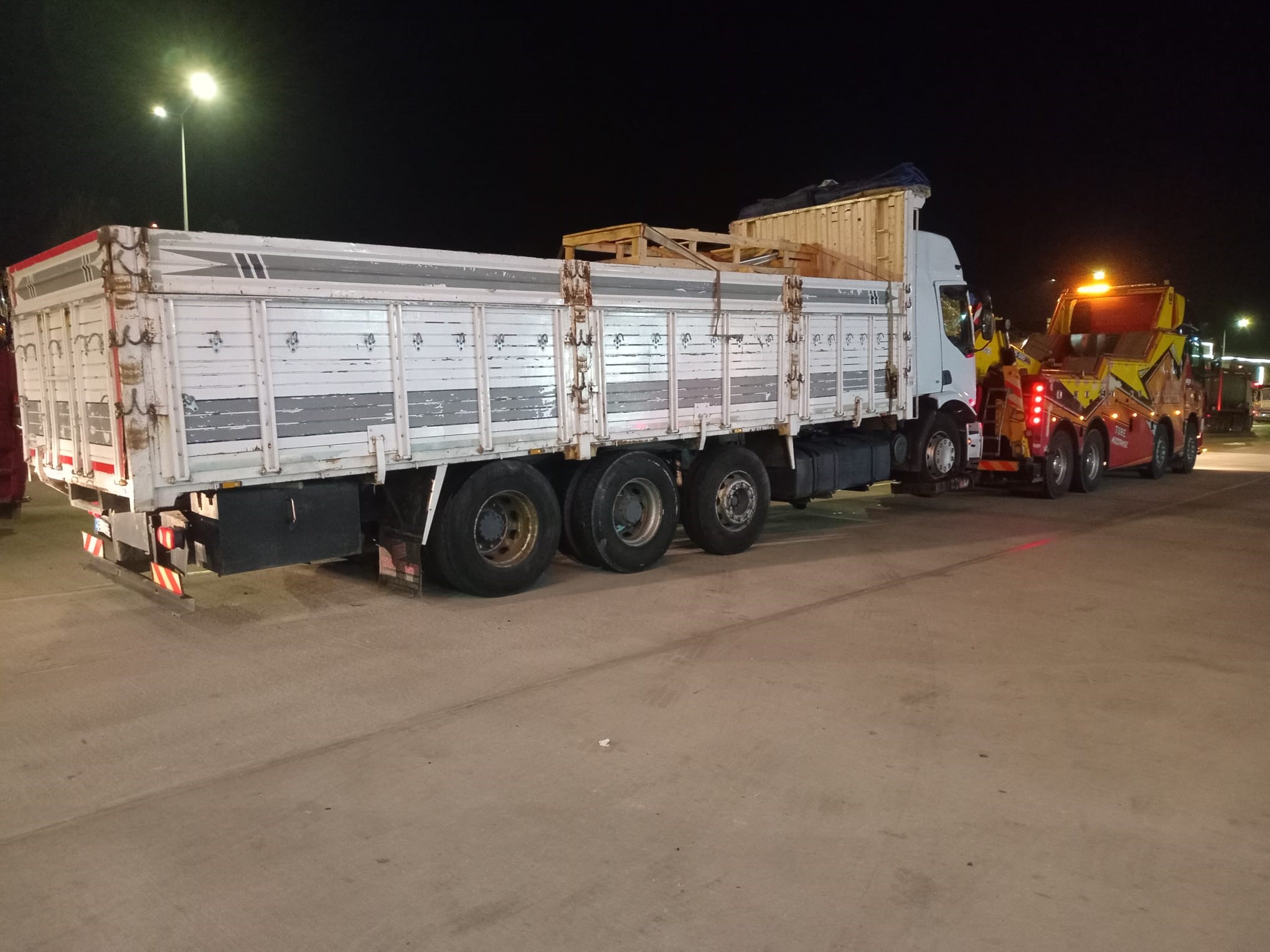 Gece Yarısı Feci Çarpışma Kamyon Şoföründen Acı Haber (3)