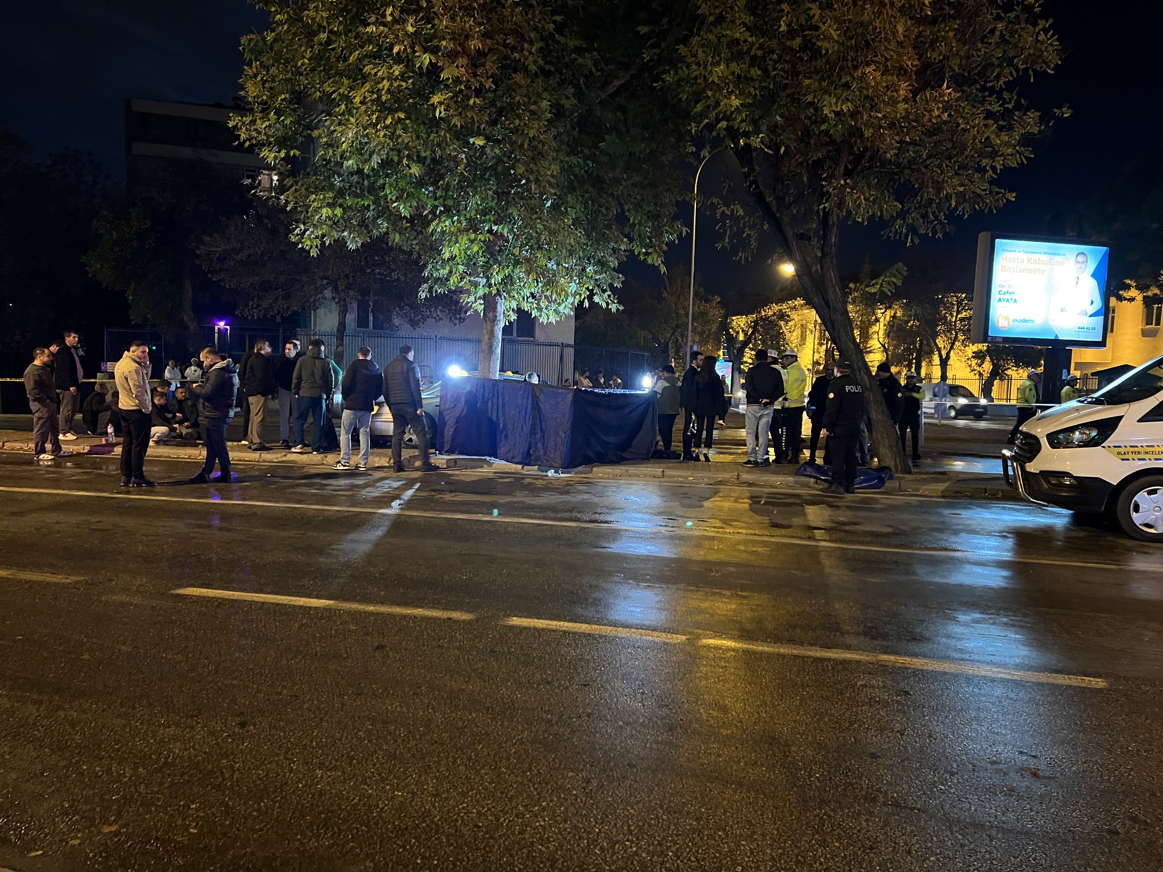 Gece Yarısı Ölüm Otomobilin Çarptığı Kişi Olay Yerinde Can Verdi (3)