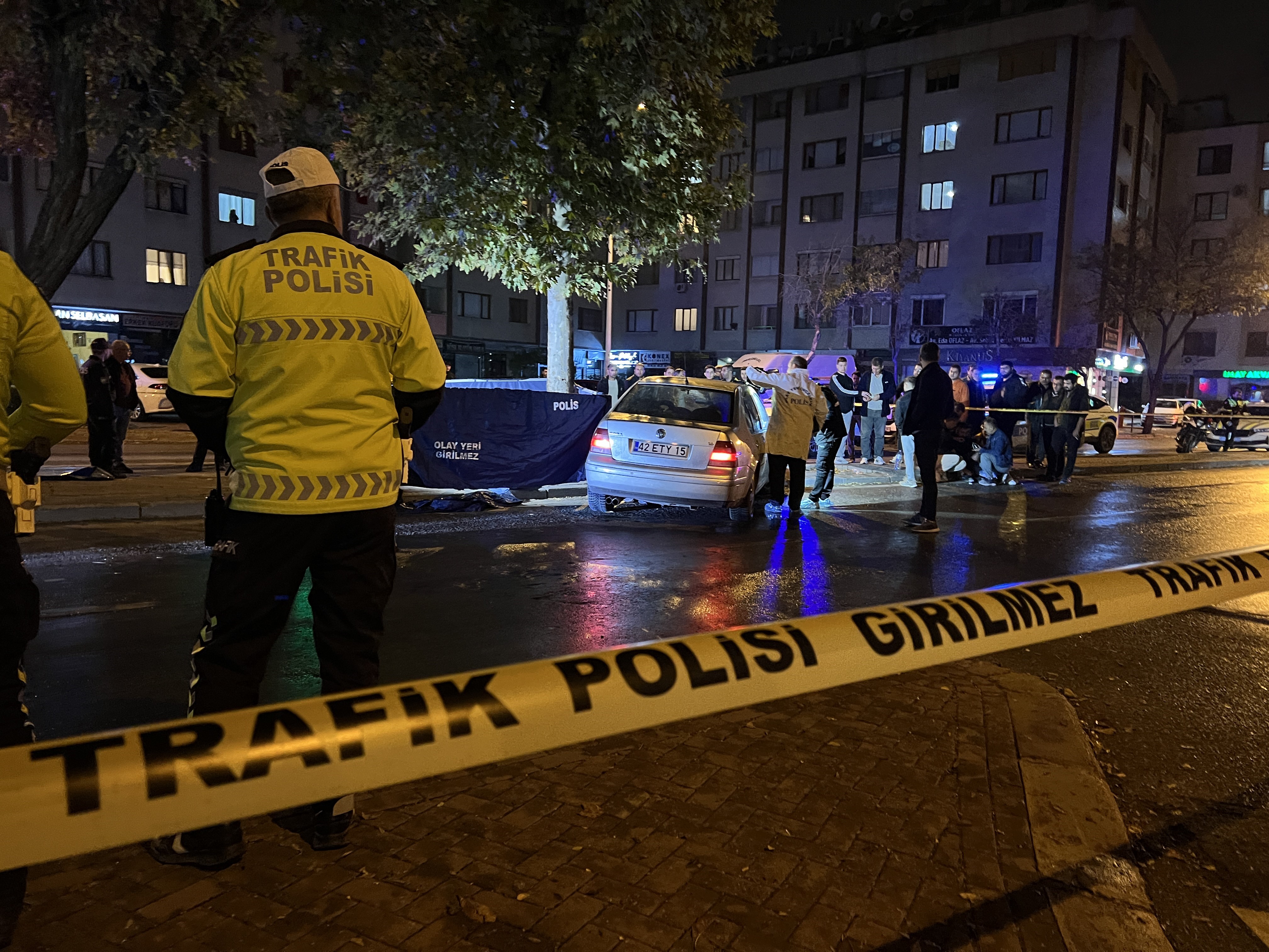 Gece Yarısı Ölüm Otomobilin Çarptığı Kişi Olay Yerinde Can Verdi (5)