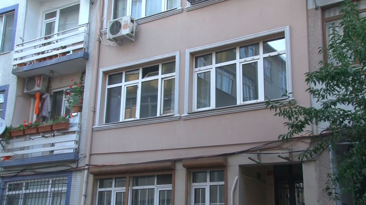 Gece Yarısı Silah Sesleri Bir Kişi Evinde Ölü Bulundu! (3)