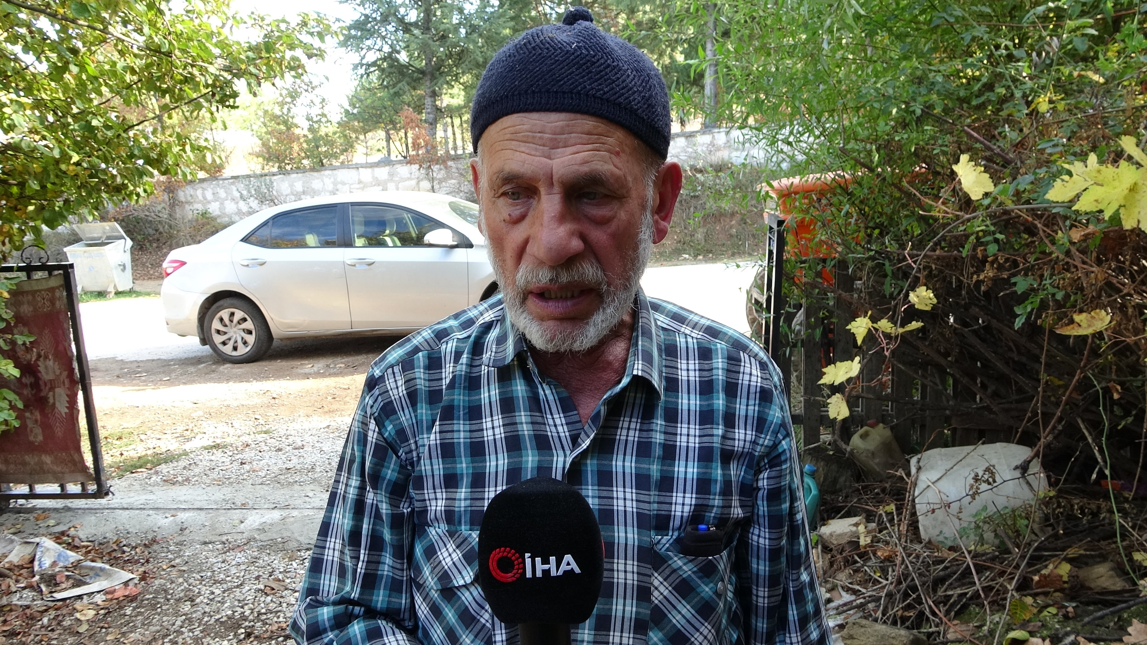 Gören Fotoğraf Çekmeden Geçemiyor 70 Yaşındaki Adam Ormanda 3 Kilo Dev Mantar Buldu (4)