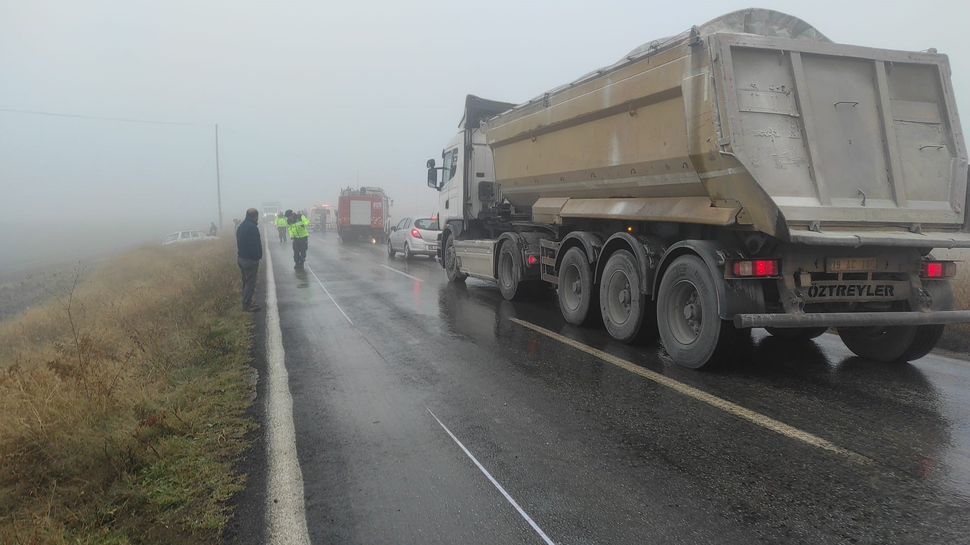 Görüş Mesafesi Sıfırlandı, Kaza Kaçınılmaz Oldu 3 Araç Birbirine Girdi, 5 Yaralı (3)
