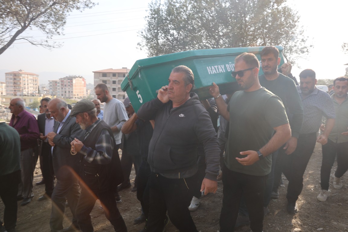 Gozyaslariyla Topraga Verdigi Yegeni Icin Isyan Etti Dilanin Olumune Neden Olanlar Cez (2) (Orta)