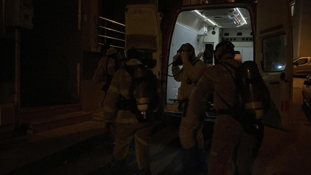 Gunlerdir Haber Alinamiyordu Komsular Kokudan Suphelendi Iceri Giren Ekipler Cesetle K (3)