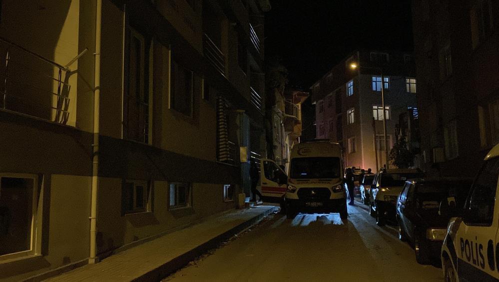 Gunlerdir Haber Alinamiyordu Komsular Kokudan Suphelendi Iceri Giren Ekipler Cesetle K (4)