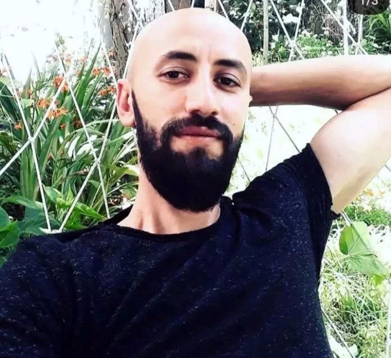 Hastaneden Döndü, Evde Kahreden Manzarayla Karşılaştı! Kocasını Salonda Ölü Buldu (2)