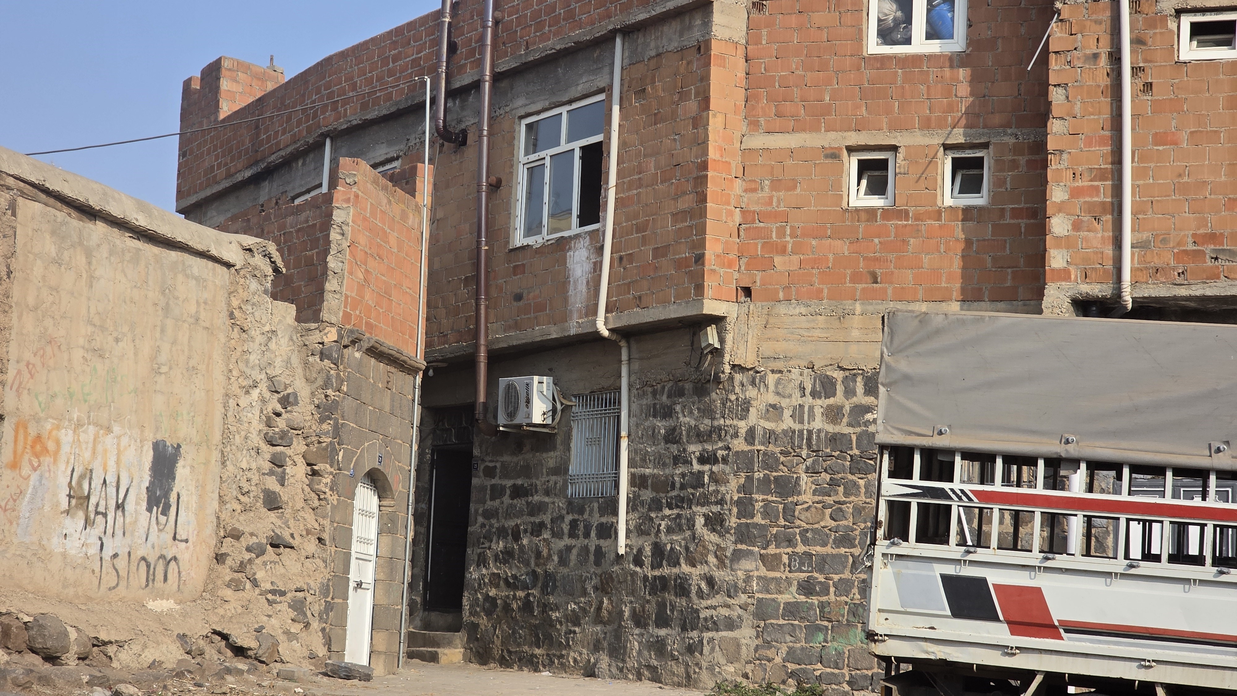 Husumetli Aileler Birbirine Kurşun Yağdırdı! 1 Kişi Öldü, 8 Kişi Gözaltında (7)