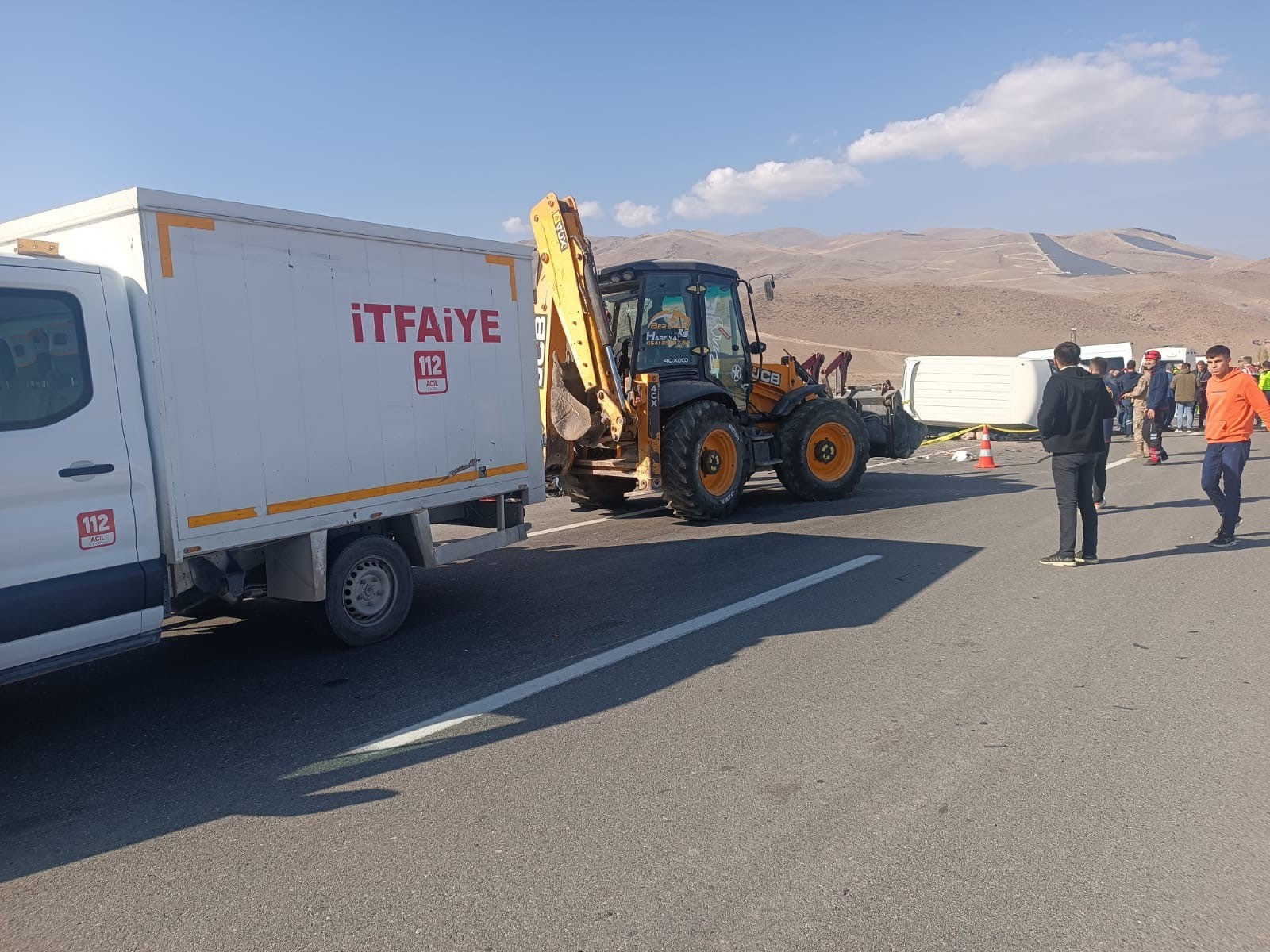 İki Araç Kafa Kafaya Çarpıştı Korkunç Kazada 1 Ölü 2 Ağır Yaralı (2)