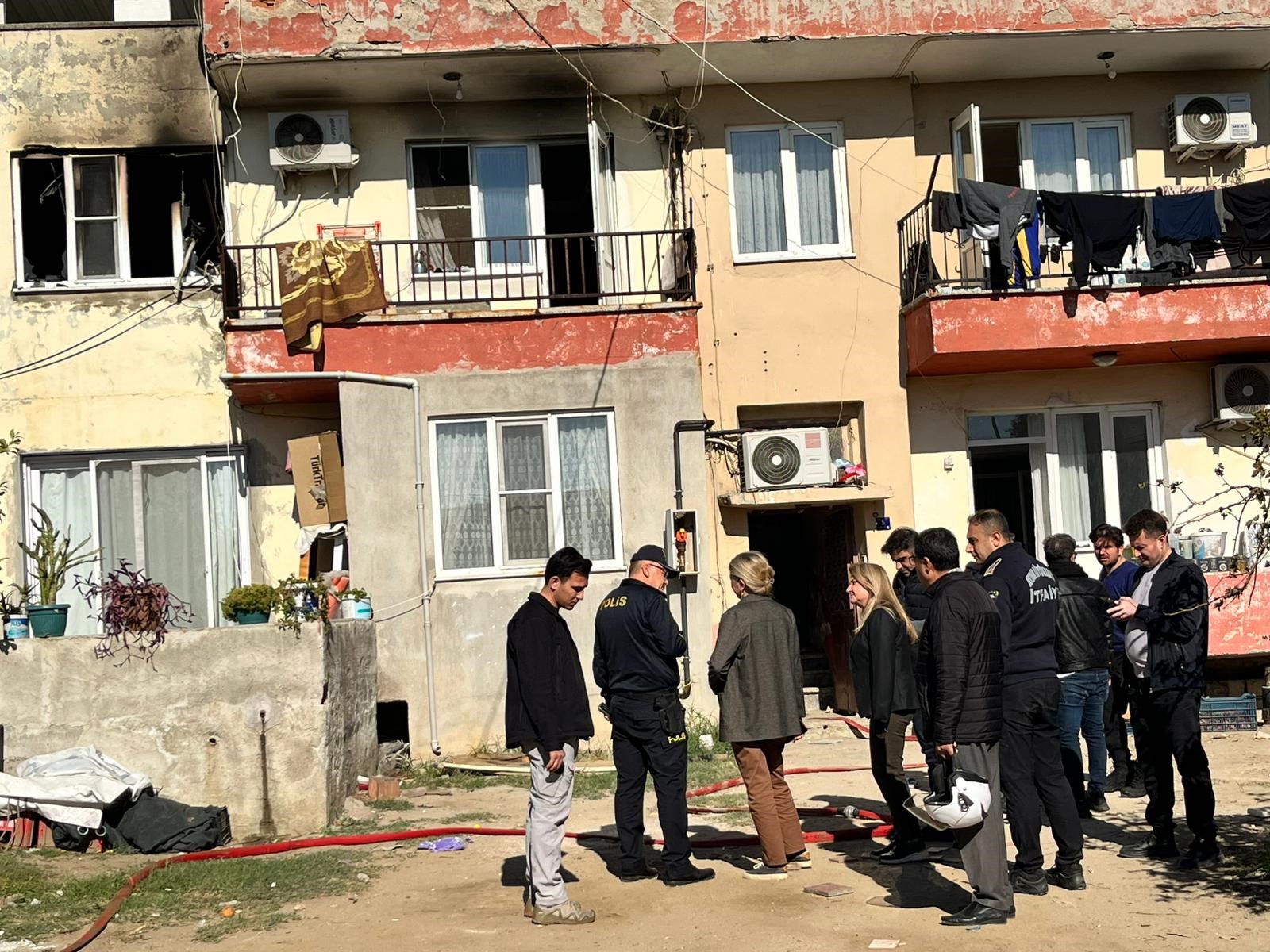 İki Katlı Ev Alev Alev Yandı Genç Kız Hayatını Kaybetti, 3 Yaralı (2)