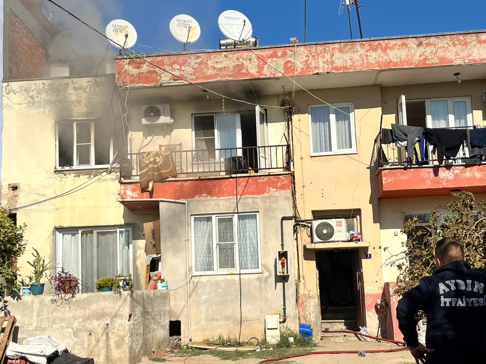 İki Katlı Ev Alev Alev Yandı Genç Kız Hayatını Kaybetti, 3 Yaralı (4)