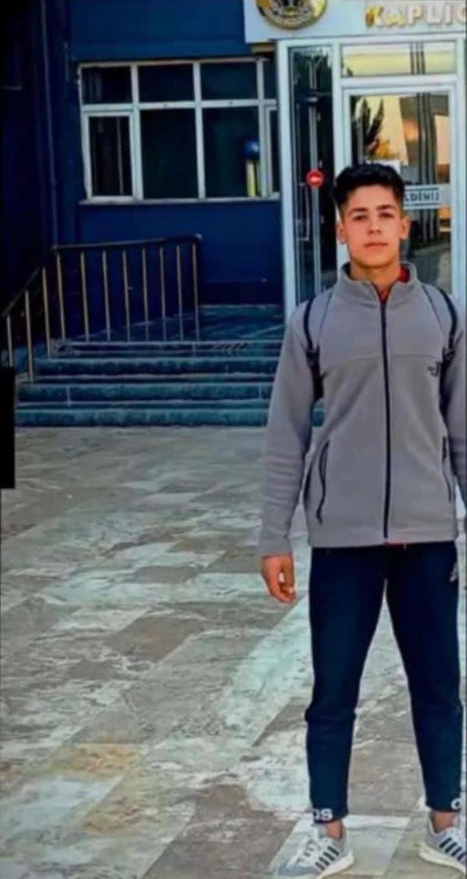 İnşaatta Beton Faciası 15 Ve 16 Yaşındaki Işçiler Gözyaşlarıyla Toprağa Verildi (2)