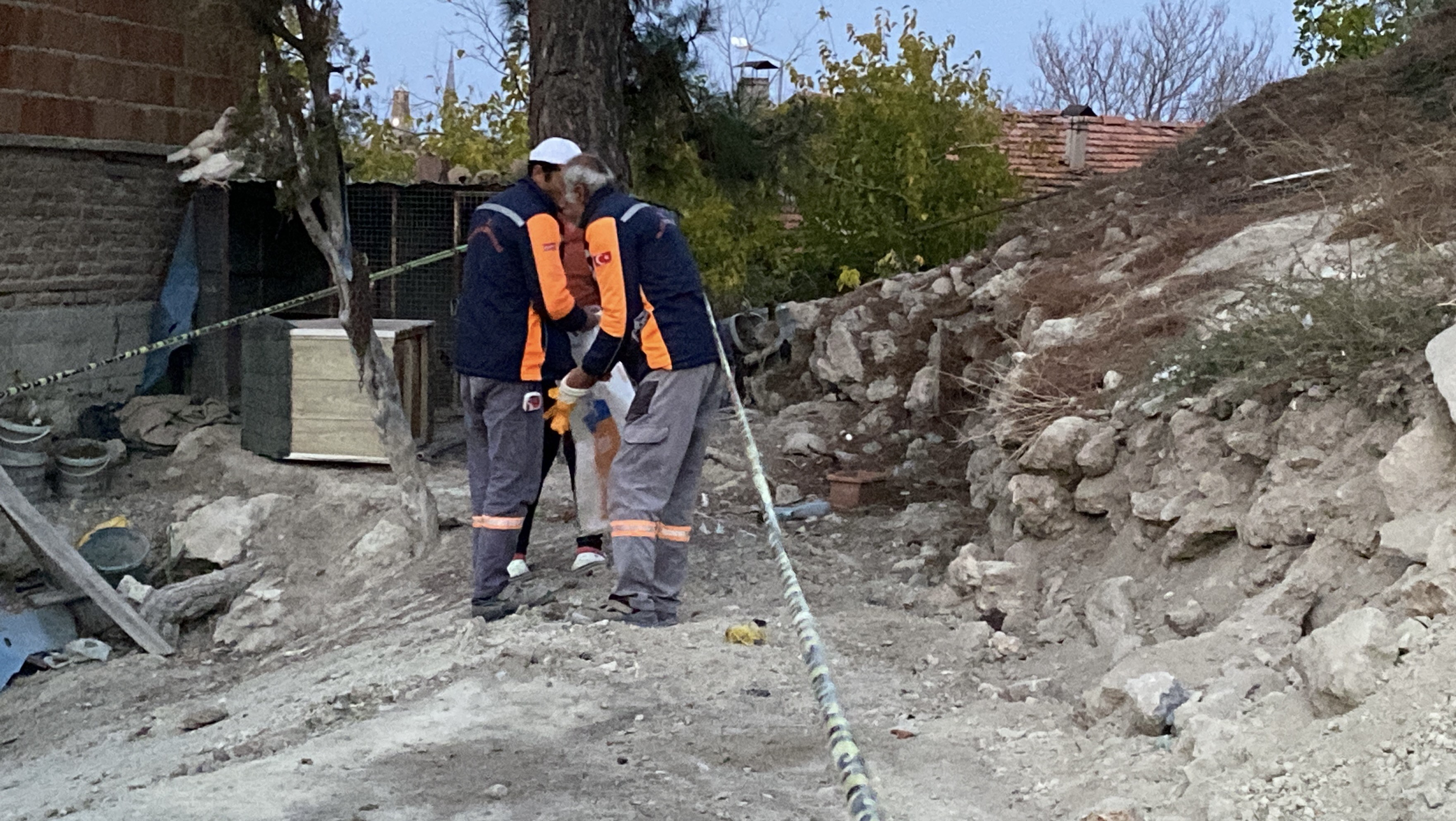 İstinat Duvarı Kazısında Tüyler Ürperten Bulgu! İnsan Kemikleri Bulundu (6)