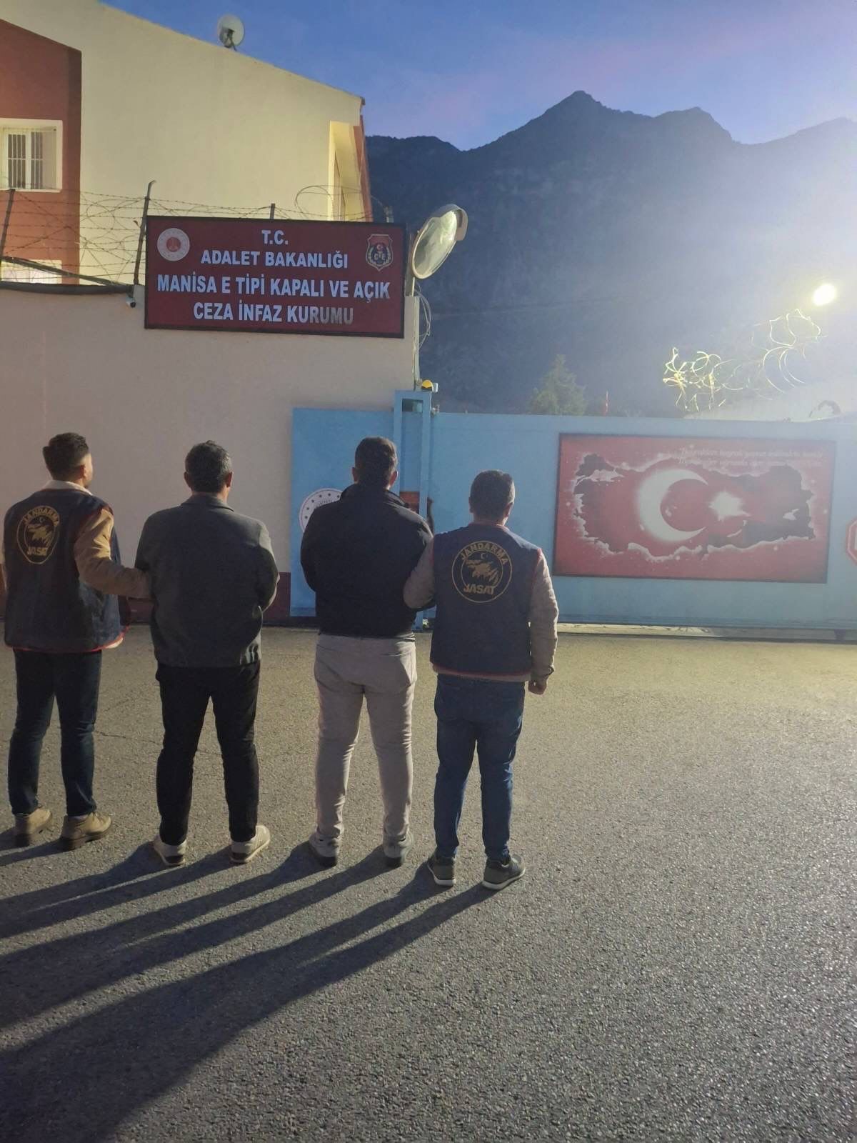 Jandarmadan Buyuk Basari Feto Ve Yagma Zanlilari Cezaevine Gonderildi (3)