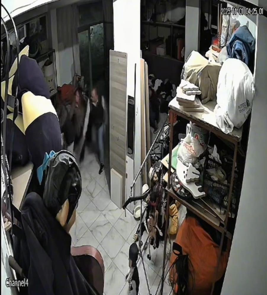 Kacamazsin Diyerek Saldirdilar Bosanma Krizi Kanli Bitti Kukla Sanatcisi Ve Oglu Hasta (4)