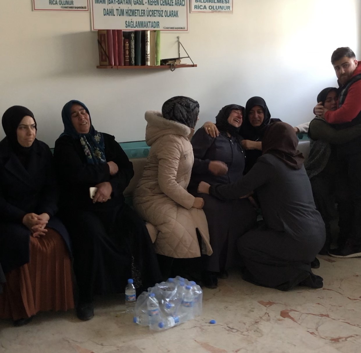 Kadına Şiddetle Mücadele Gününde Korkunç Cinayet 3 Çocuk Annesi Eşi Tarafından 7 Kurşunla Öldürüldü (3)