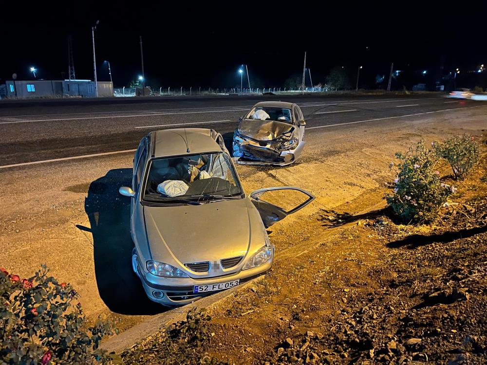 Kameralar Kayittaydi Akaryakit Istasyonuna Girmek Istediler O Anda Her Sey Ters Gitti (2)