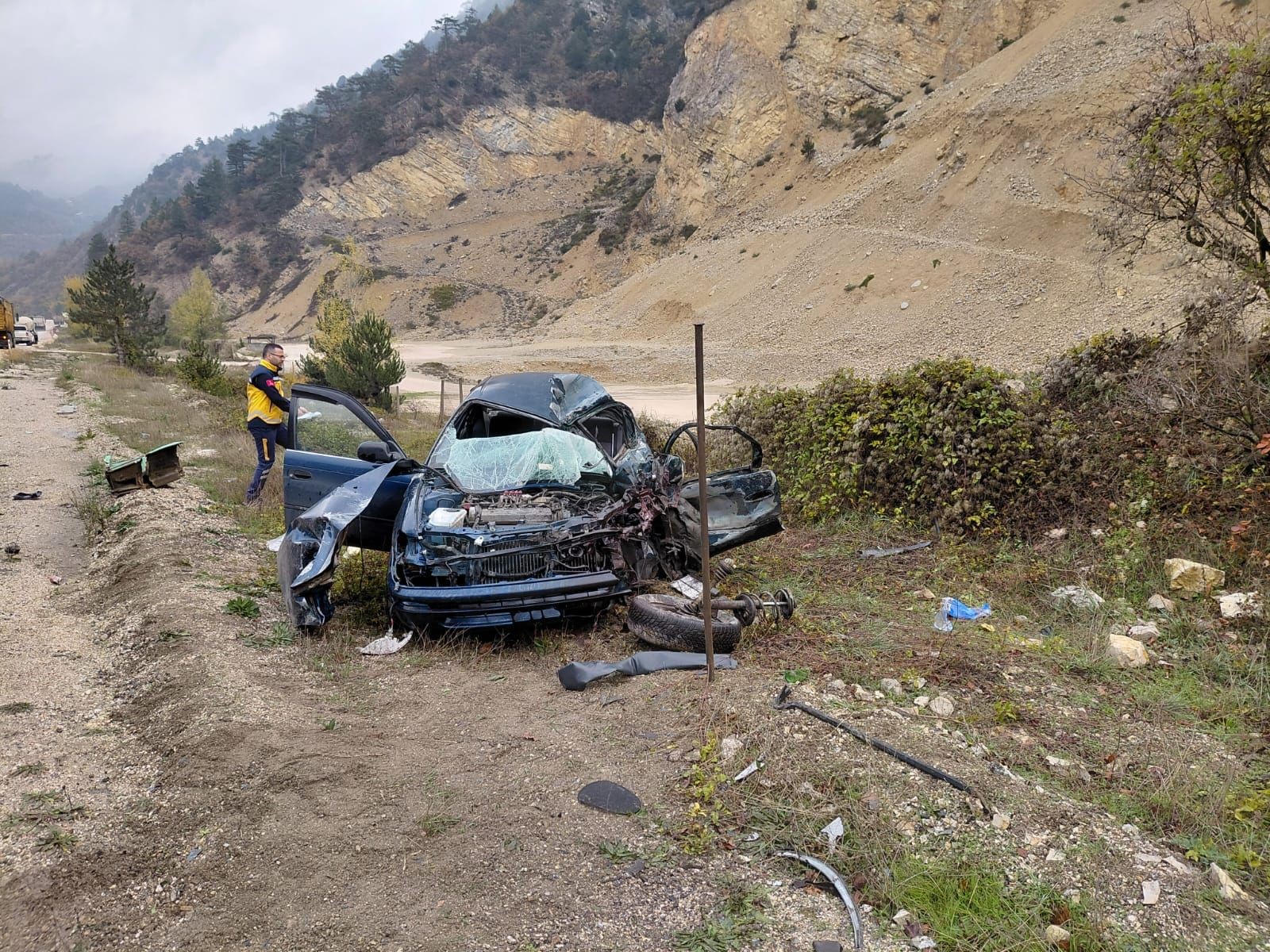 Kamyon Otomobilin Şeridine Girdi 1 Ölü, 1 Yaralı (3)