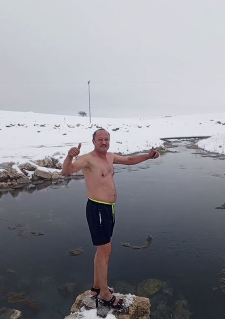 Kar, Soğuk Dinlemedi 13 Derecelik Suda Yüzdü (3)