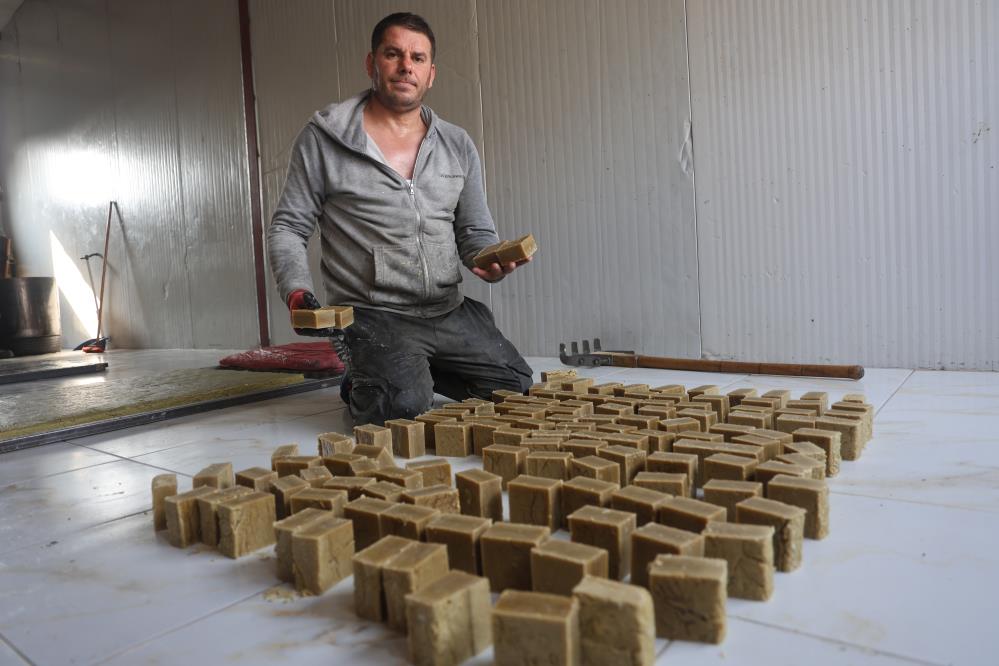 Kara Kazanda Gelenek Yasiyor Defne Sabunu Nesilden Nesile Aktariliyor (2)