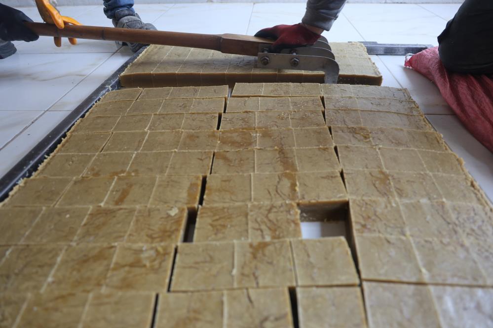 Kara Kazanda Gelenek Yasiyor Defne Sabunu Nesilden Nesile Aktariliyor (3)